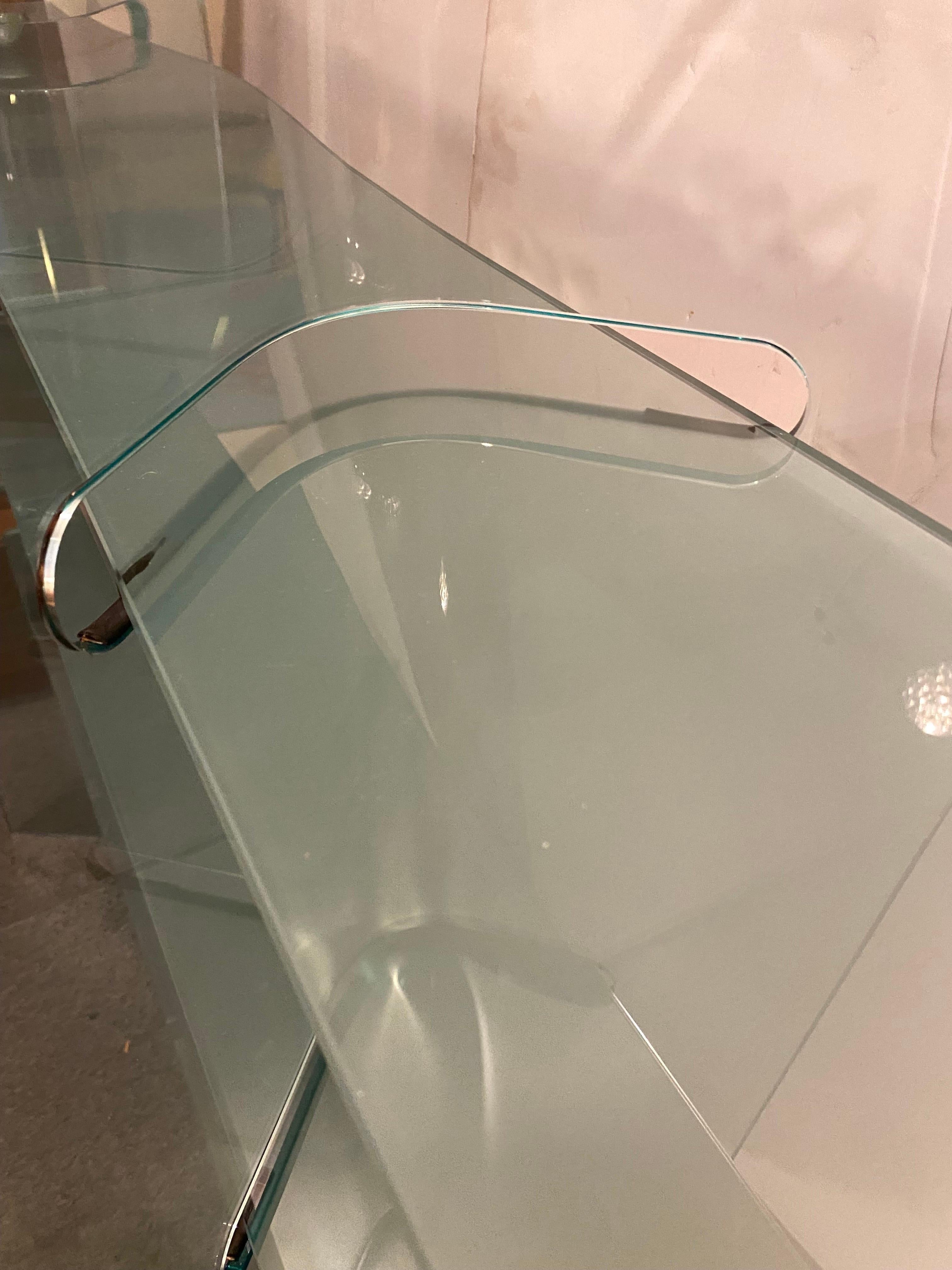 The Moderns Free-Standing Glass Shelf (étagère en verre) en vente 2