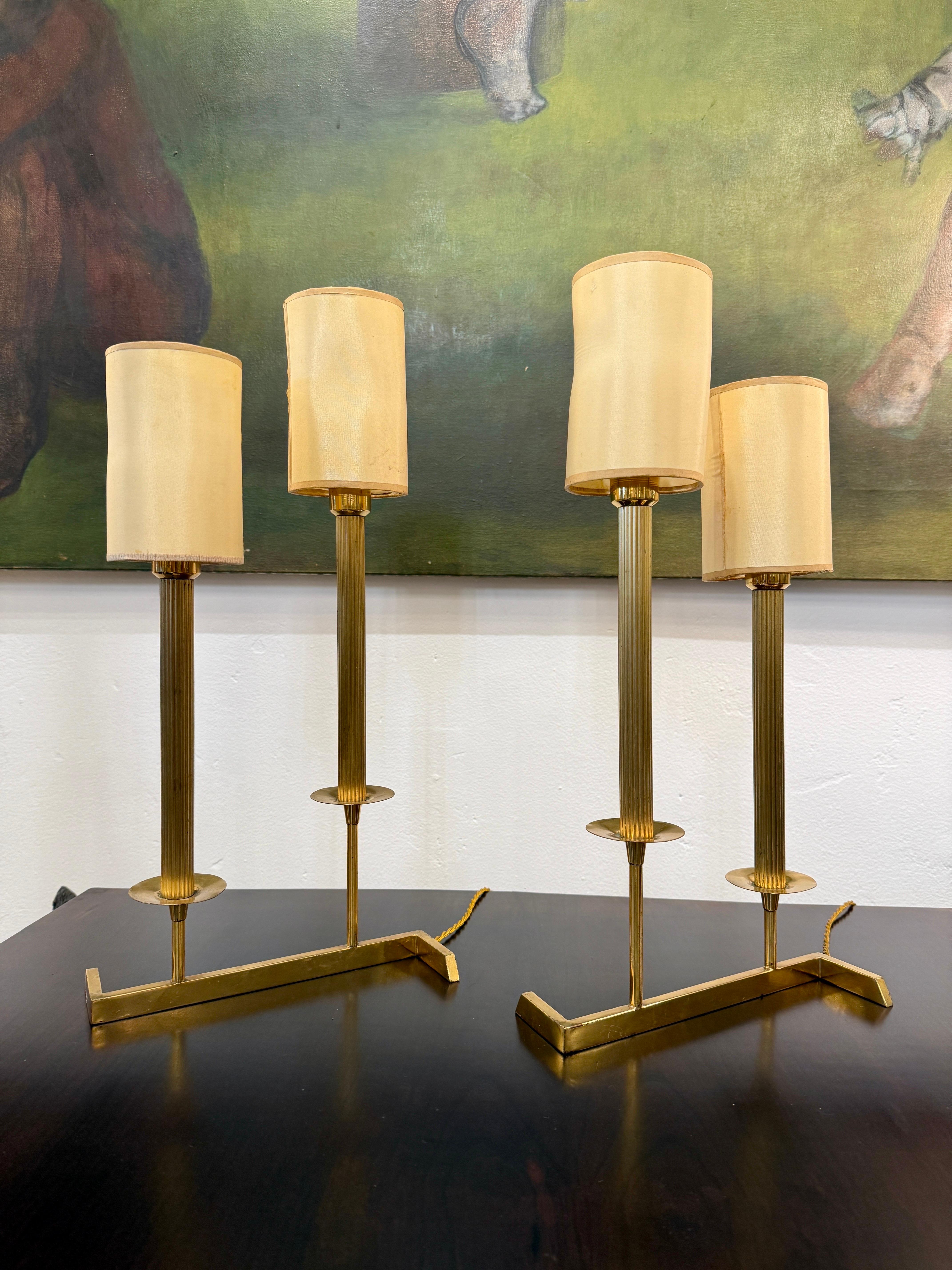 Laiton Lampes de table modernes en laiton à deux tiges de style candélabre en vente