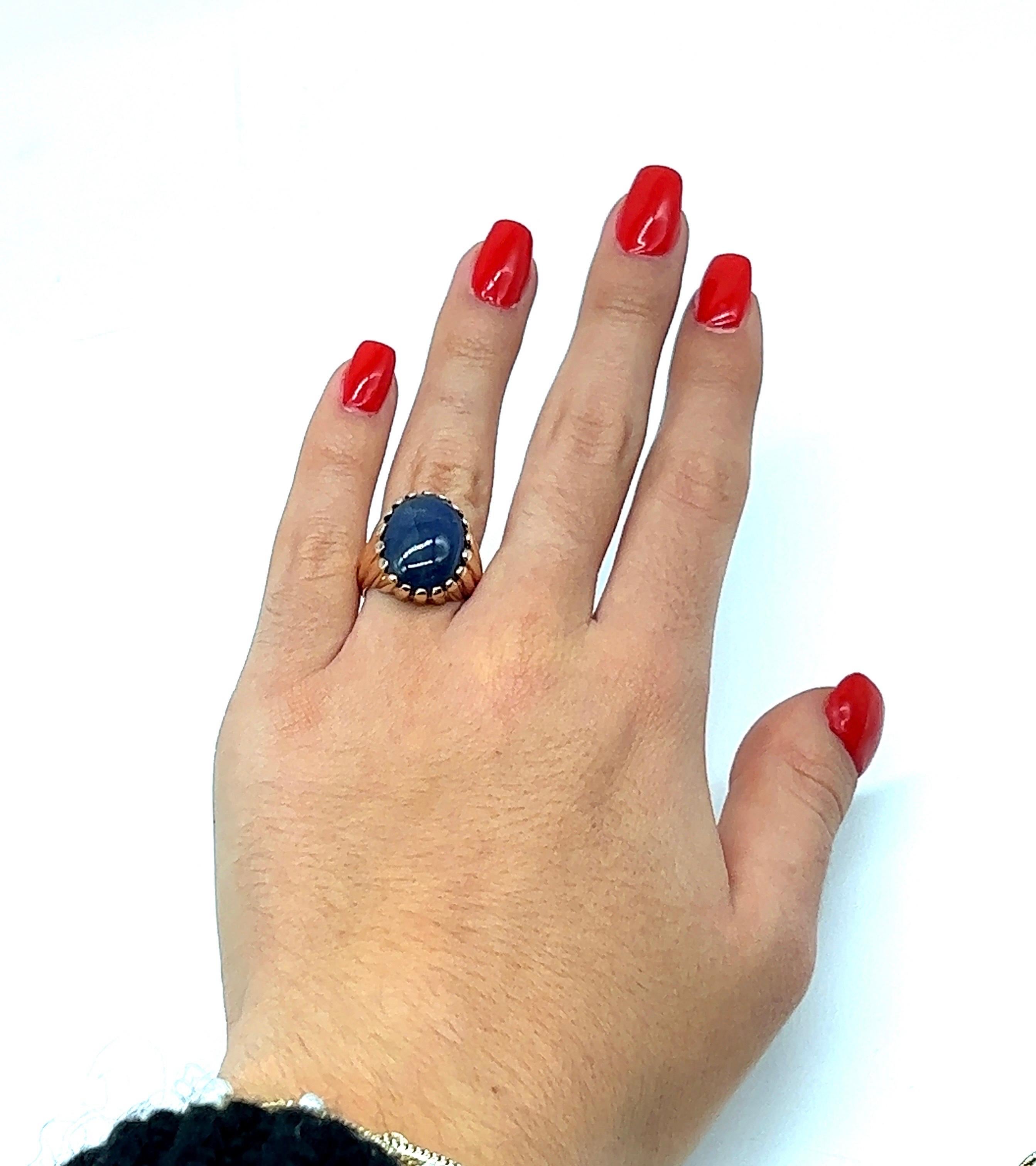 Modern French Chevalière Ring with a Blue Corundum Cabochon 3