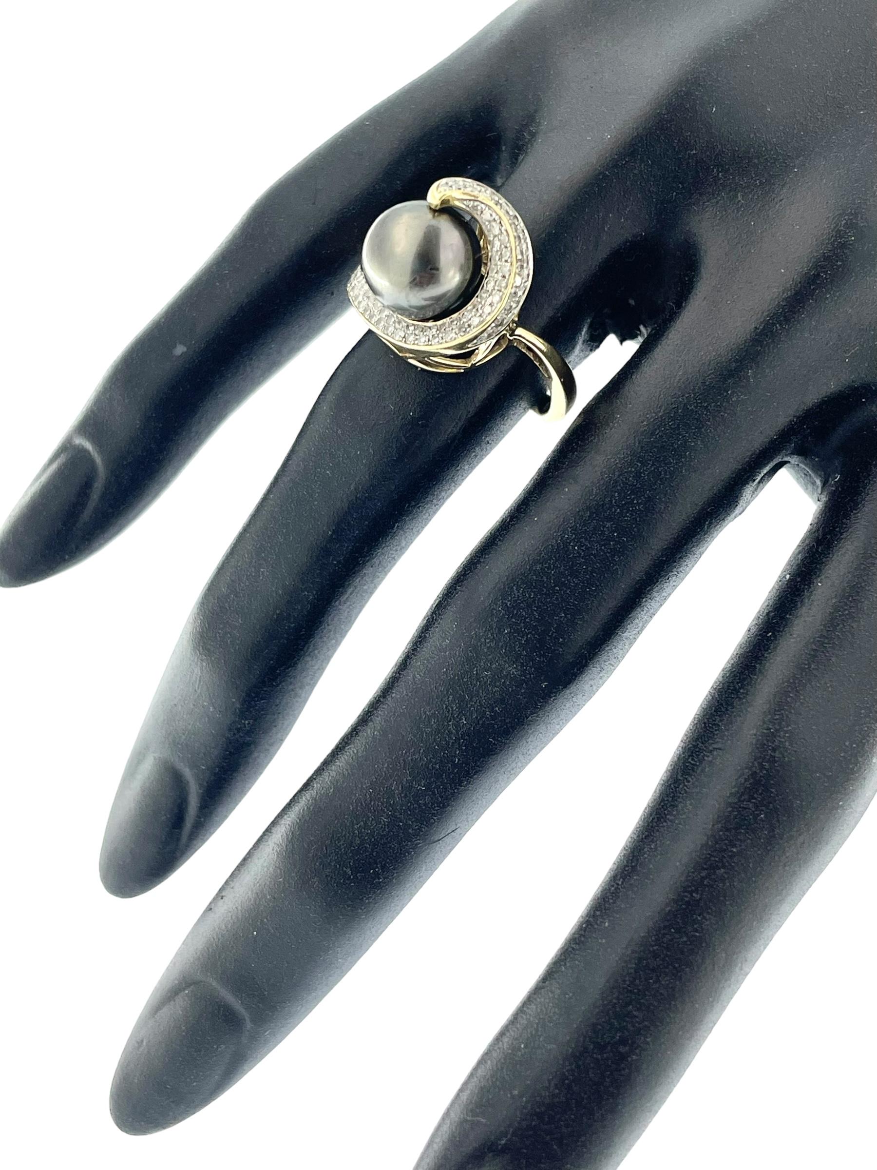Donna Anello cocktail francese moderno in oro con perle nere e diamanti in vendita