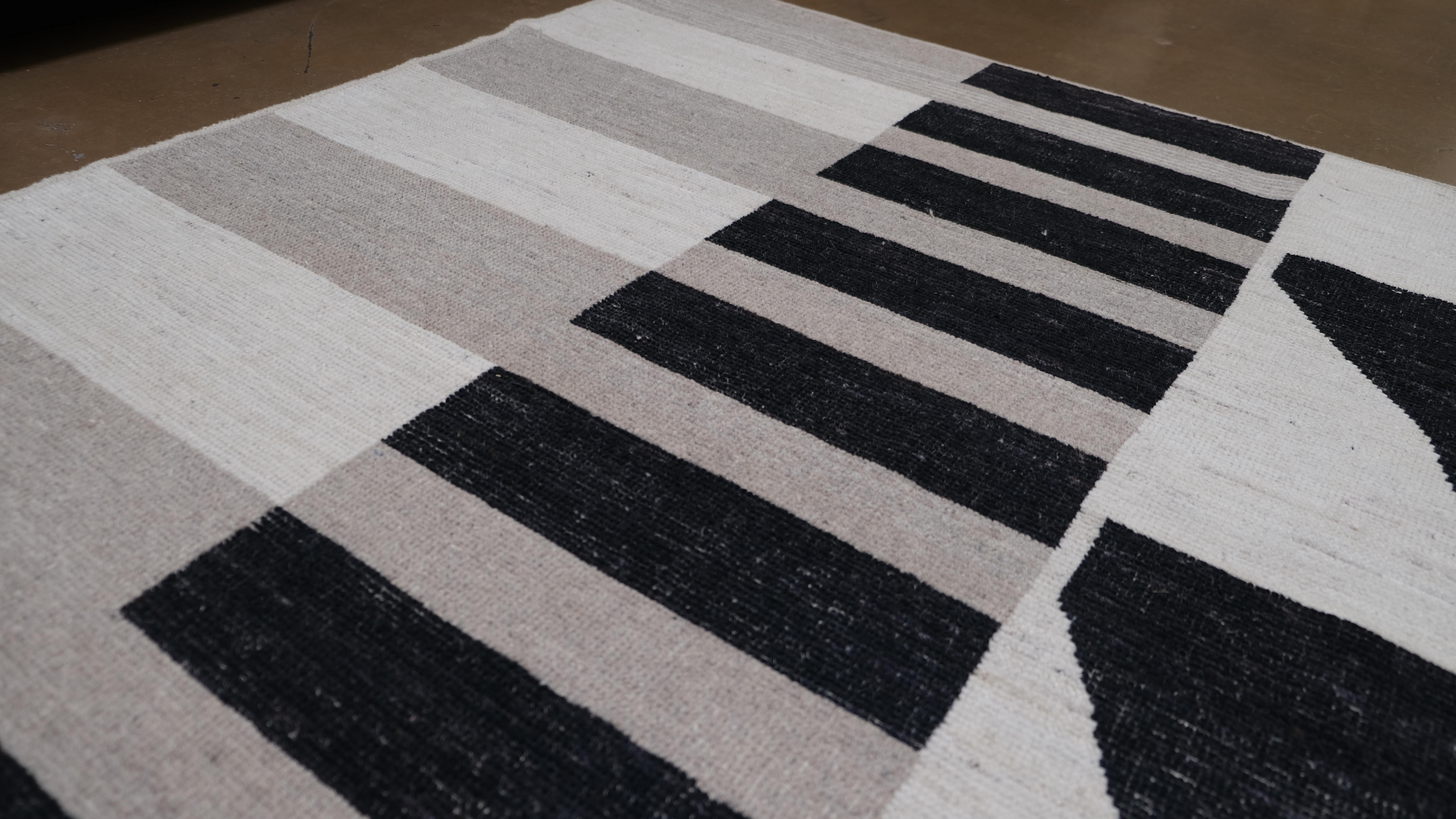 Alfombra de Lana Moderna French Deco Negra y Beige 10'2''x14' en Nuevo estado para la venta en Torrance, CA