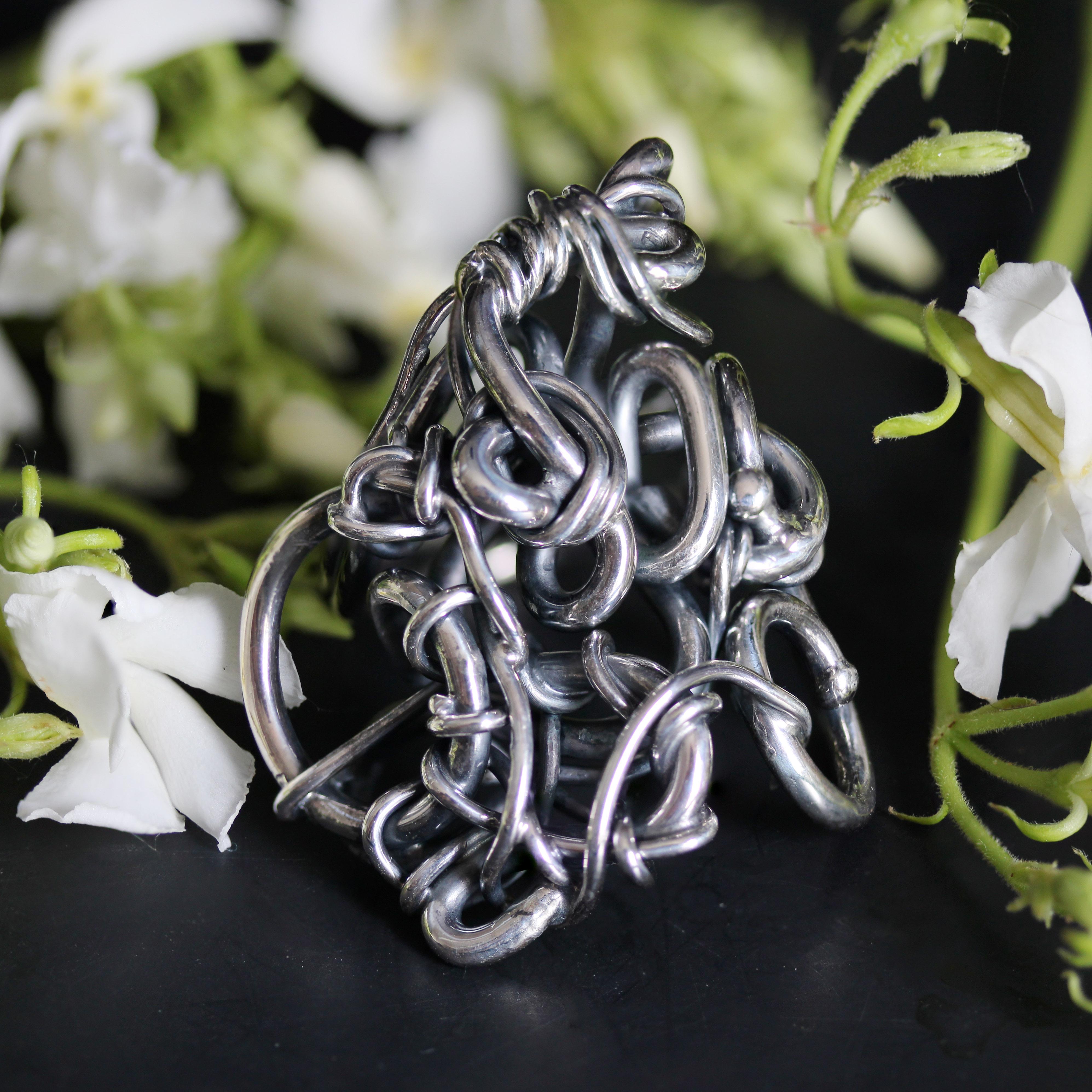 Modern French Designer Silver Interlaced Wires Ring In Good Condition For Sale In Poitiers, FR