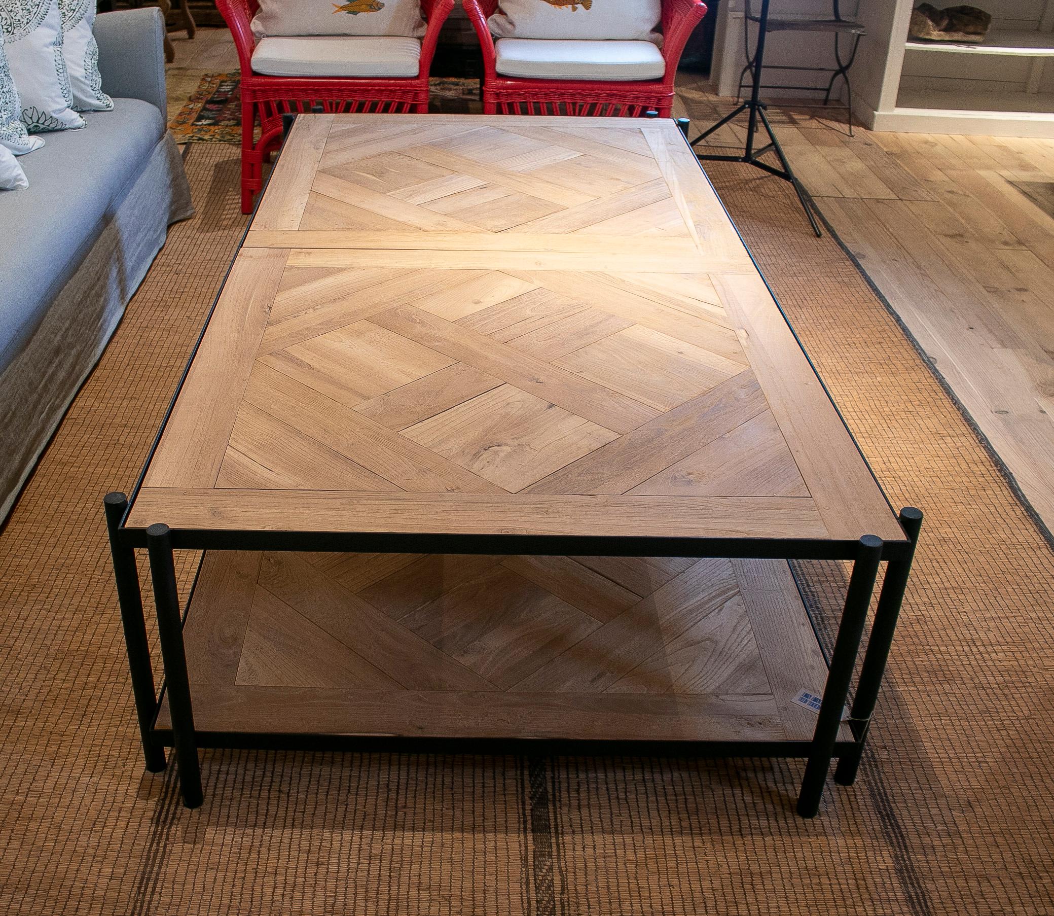 Modern French Iron Coffee Table with Classical Parquet Wood Top & Shelf In Good Condition In Marbella, ES