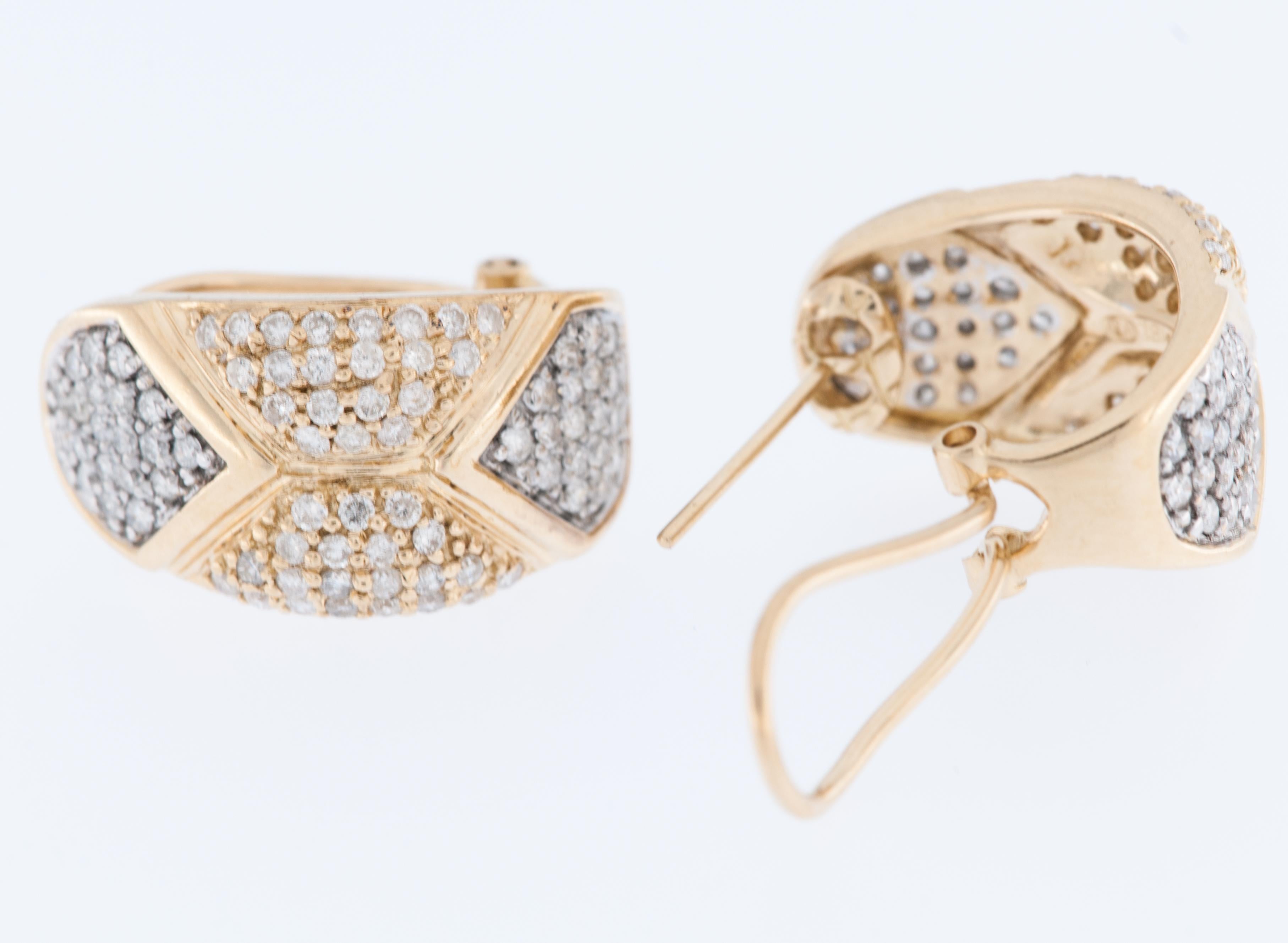 Moderne französische Ohrringe und Ringe aus Gold und Diamanten in Schmuck gefasst im Angebot 12