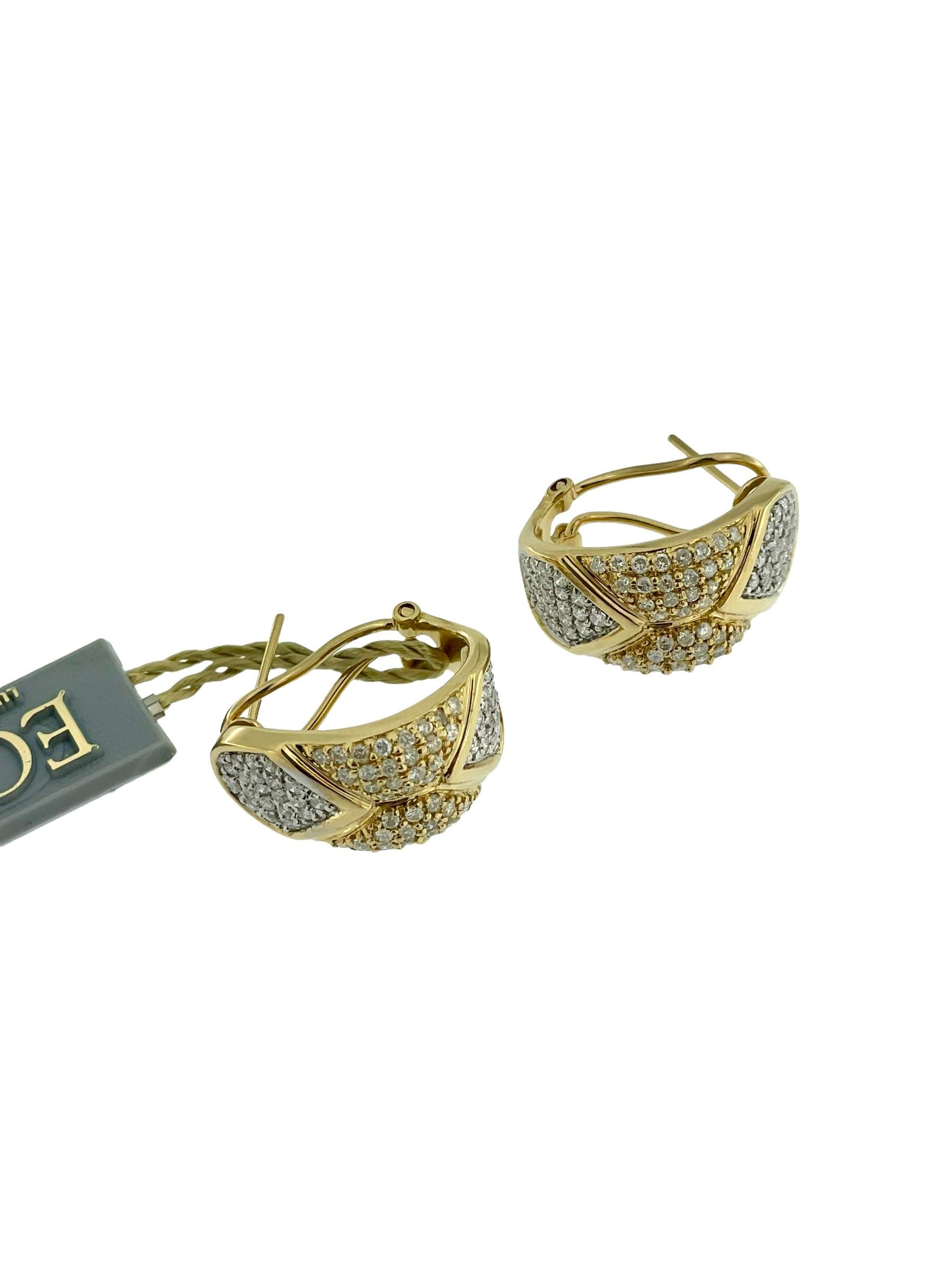 Moderne französische Ohrringe und Ringe aus Gold und Diamanten in Schmuck gefasst im Angebot 1