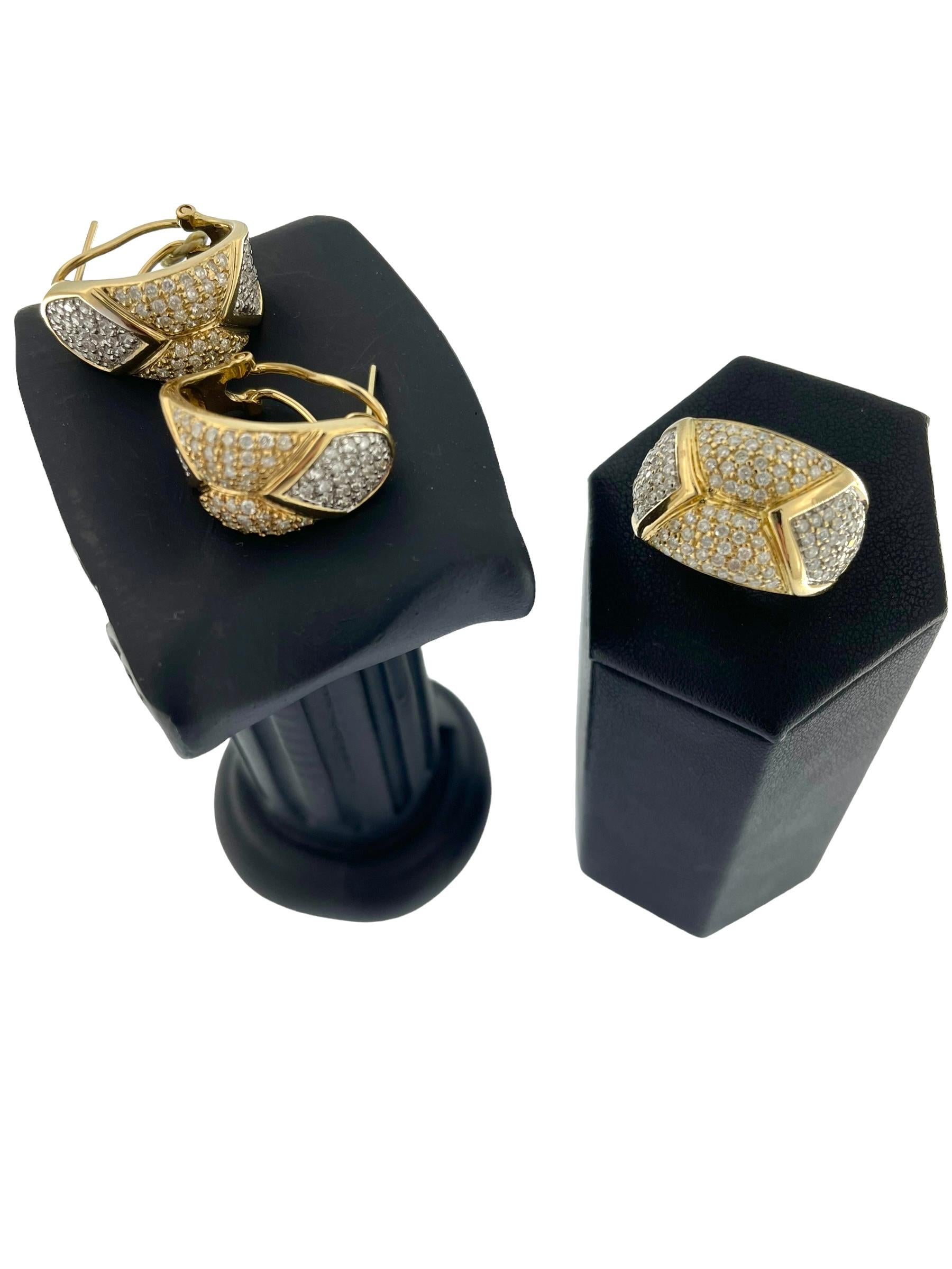 Moderne französische Ohrringe und Ringe aus Gold und Diamanten in Schmuck gefasst im Angebot 3