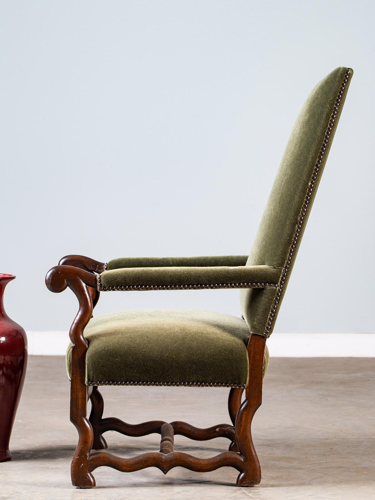 Modern French Louis XIII Os de Mouton Leg Chair, circa 2000 For Sale 3