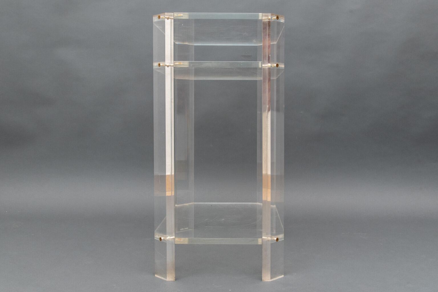 France Lucite étagère by David Lange
It has three shelves and feature a versatile style to fit beautifully in any room of the home.
   