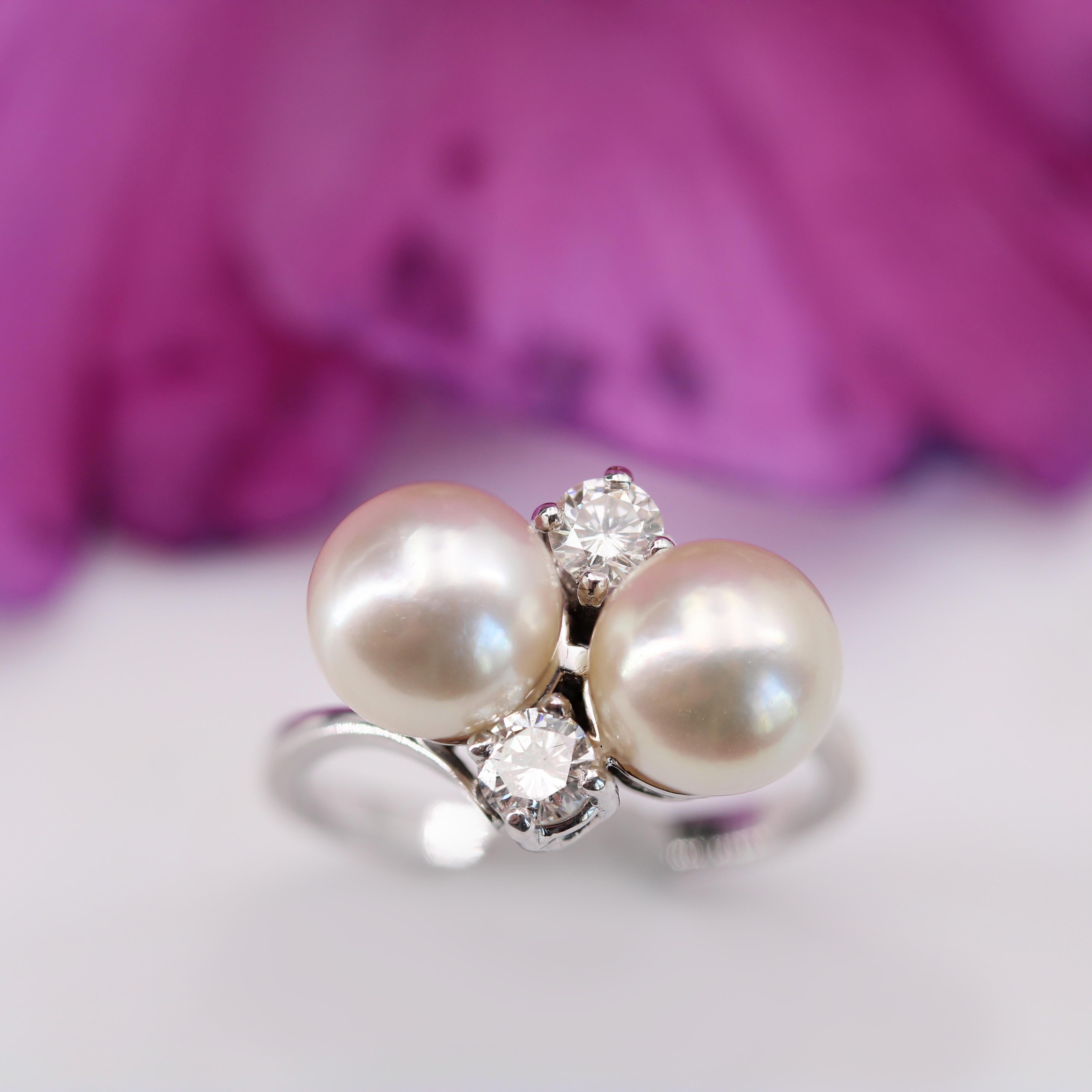 Modern French Pearl Diamond 18 Karat White Gold Ring 1