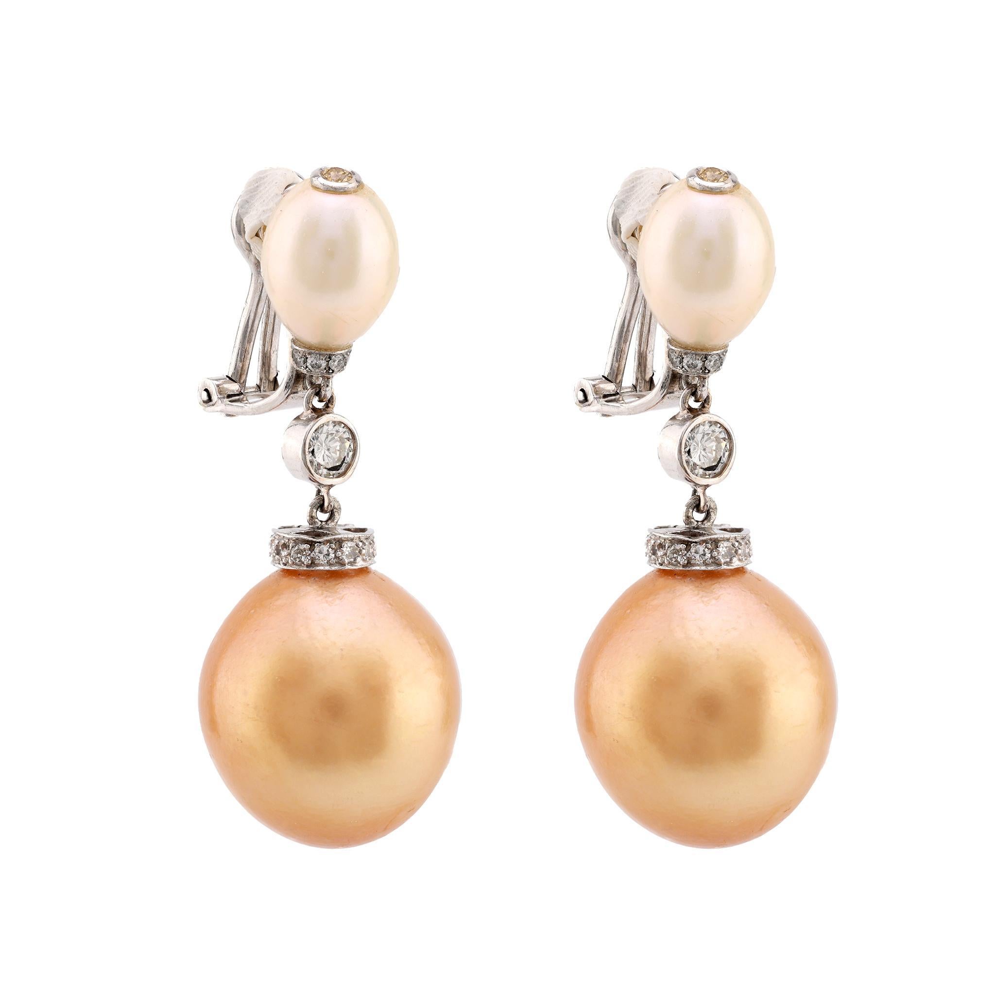 Moderno Orecchini moderni con perle francesi e diamanti in oro bianco 18 carati in vendita