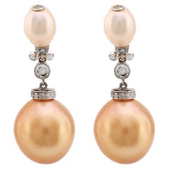Pendientes modernos de perla francesa y diamante de oro blanco de 18 quilates
