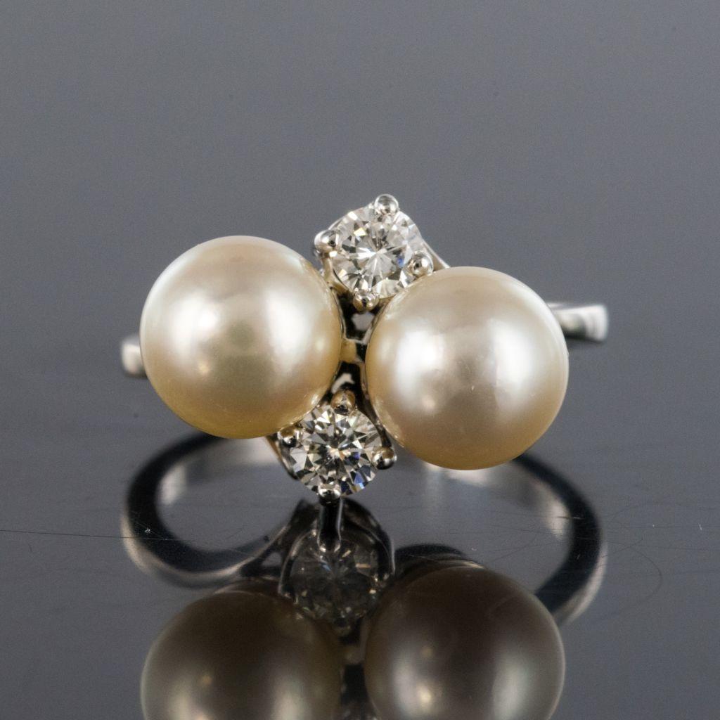 Modern French Pearl Diamond 18 Karat White Gold Ring 2