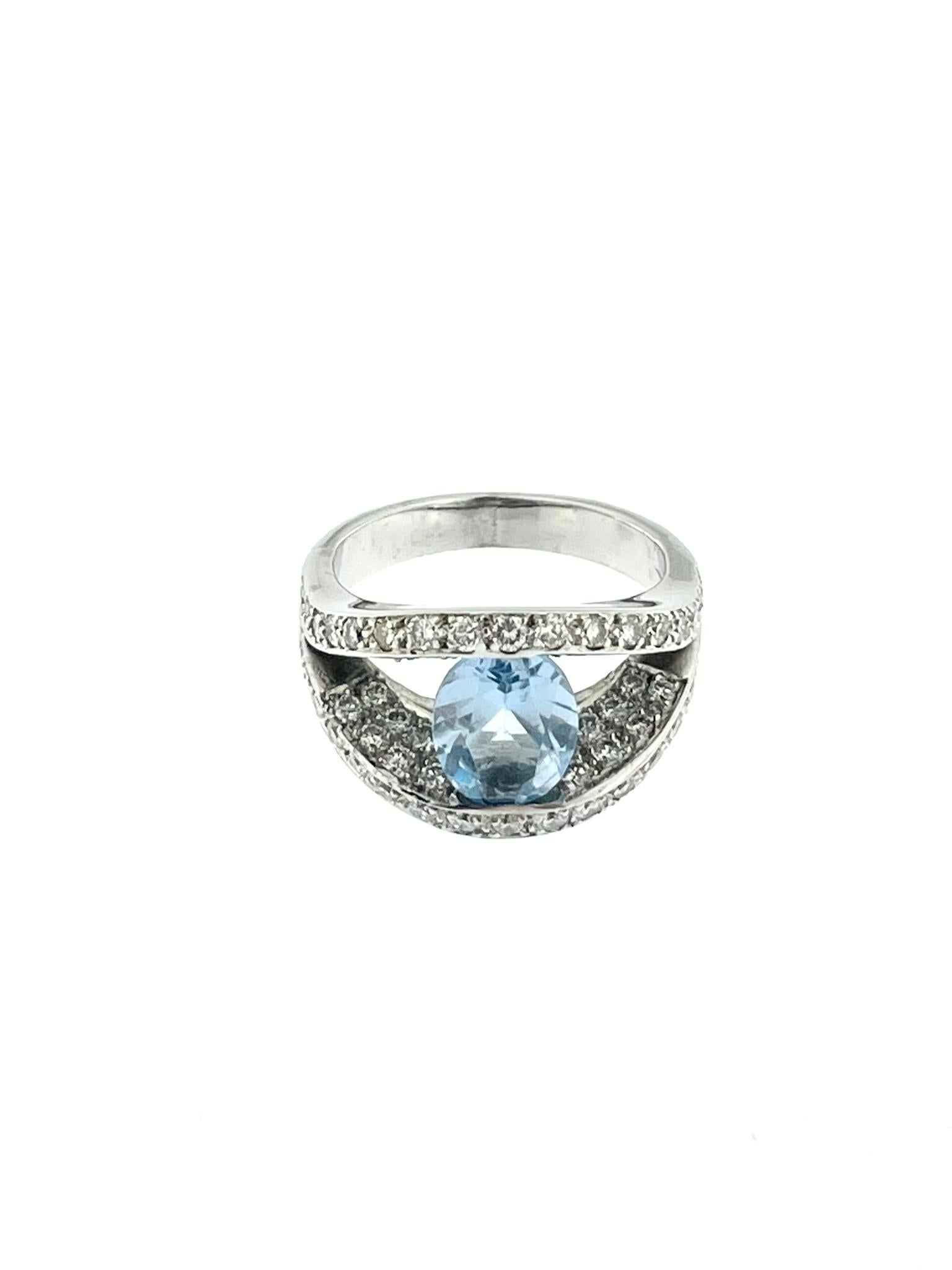 Modern French White Gold Ring with Diamonds and Aquamarine In Good Condition For Sale In Esch-Sur-Alzette, LU
