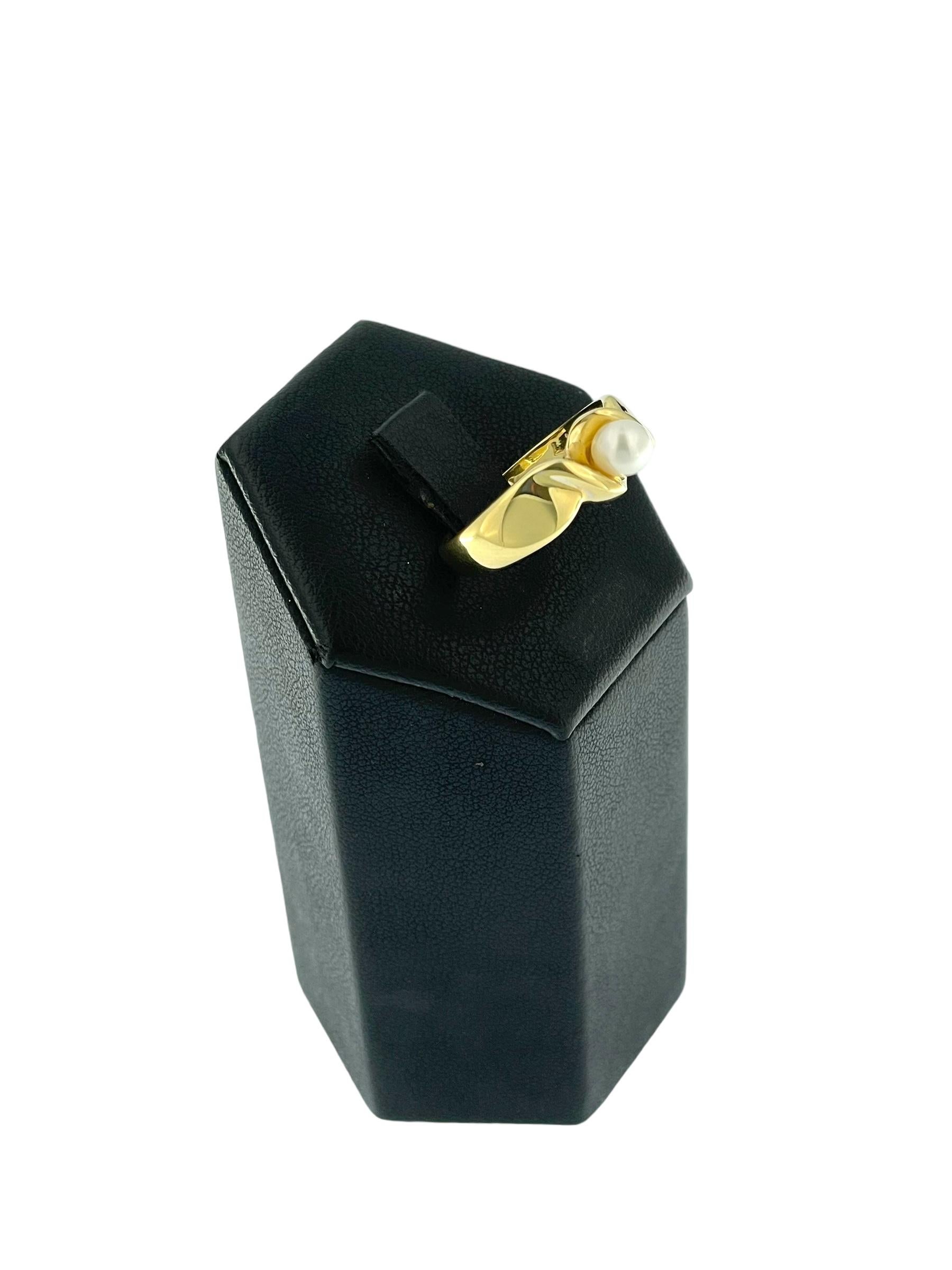 Women's or Men's Modern French Yellow Gold Ring with White Pearl For Sale