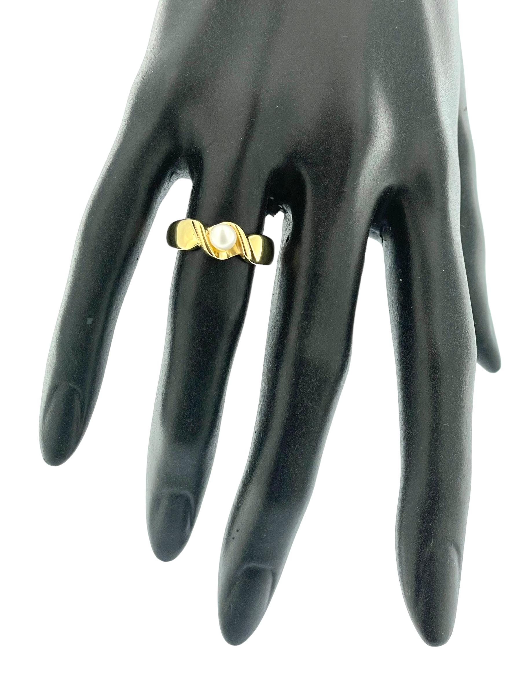 Modern French Yellow Gold Ring with White Pearl For Sale 1