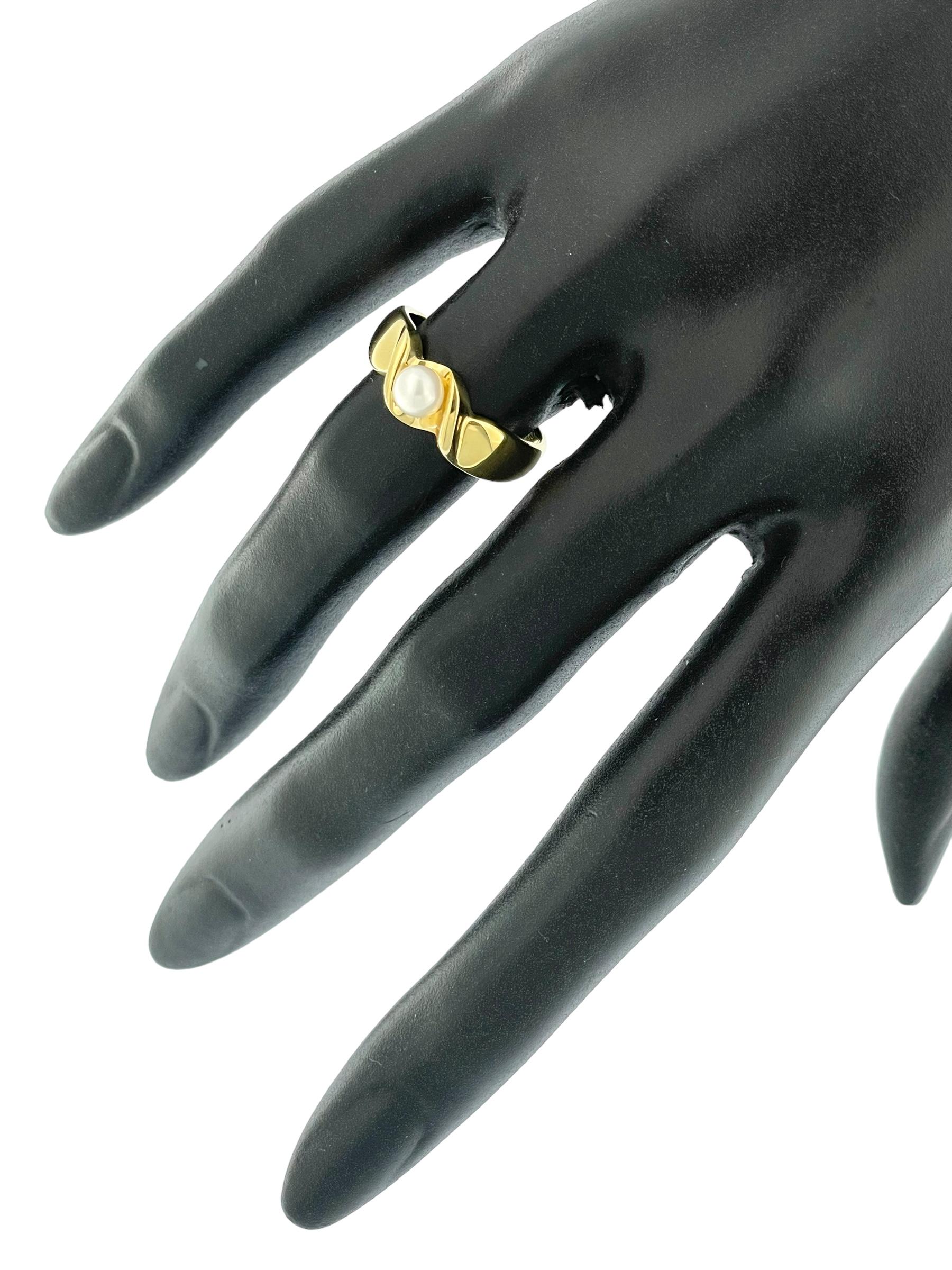 Modern French Yellow Gold Ring with White Pearl For Sale 2
