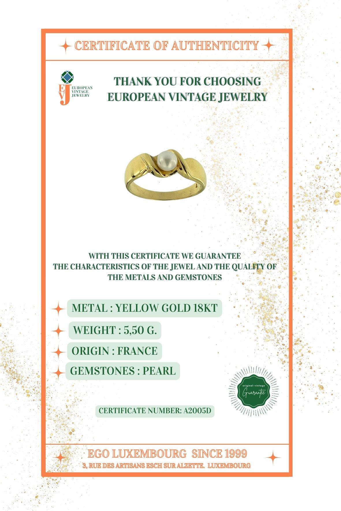 Modern French Yellow Gold Ring with White Pearl For Sale 4