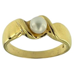 Anillo Francés Moderno de Oro Amarillo con Perla Blanca