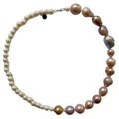 Modern Freshwater Pearl Necklace in white and apricot/rose