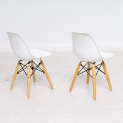 Modern Fun Eiffel Kids Chairs in White Plastic and Wood Stylish Classic Eames