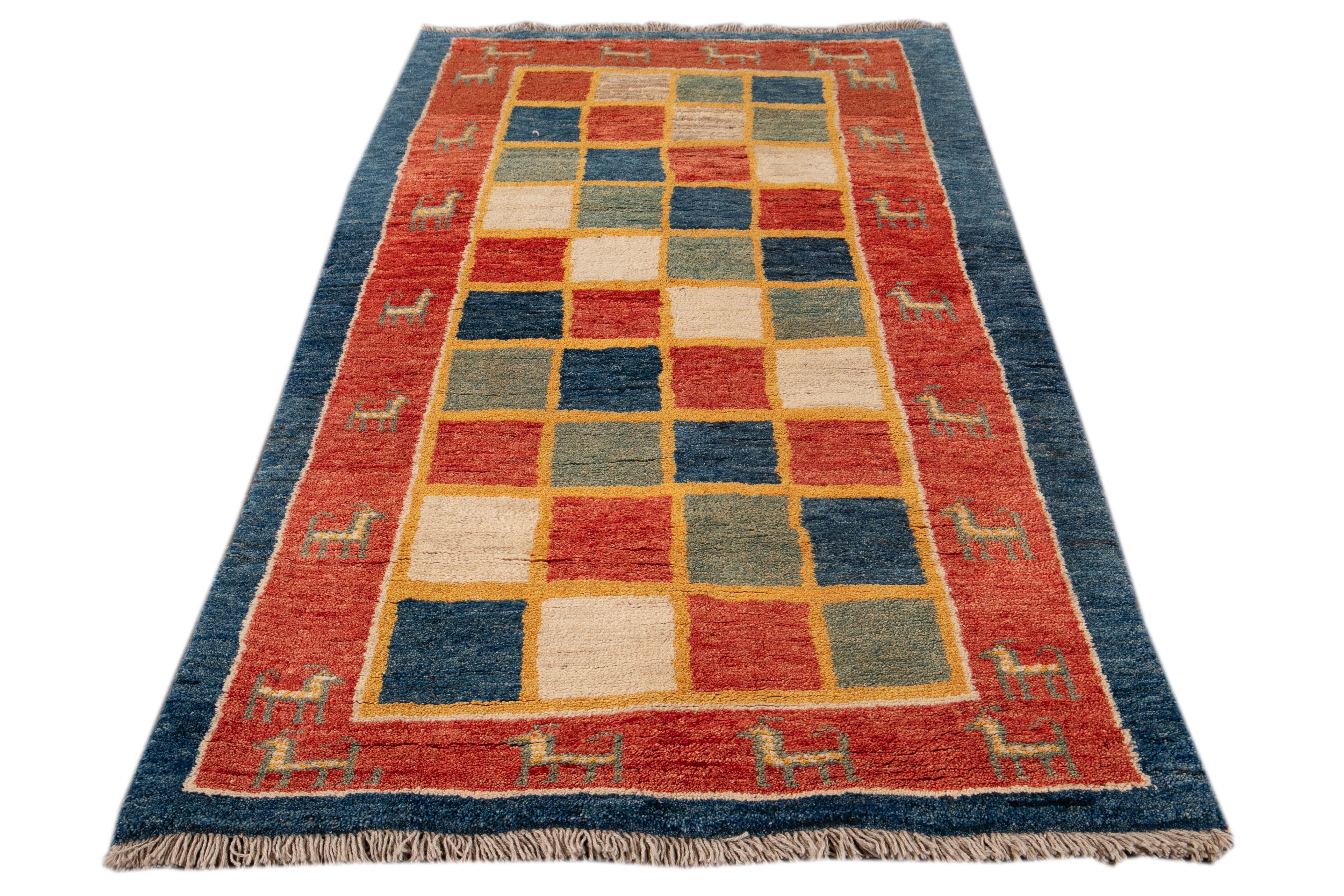 Moderner moderner handgefertigter persischer Gabbeh-Wollteppich mit Karomuster (Persisch) im Angebot