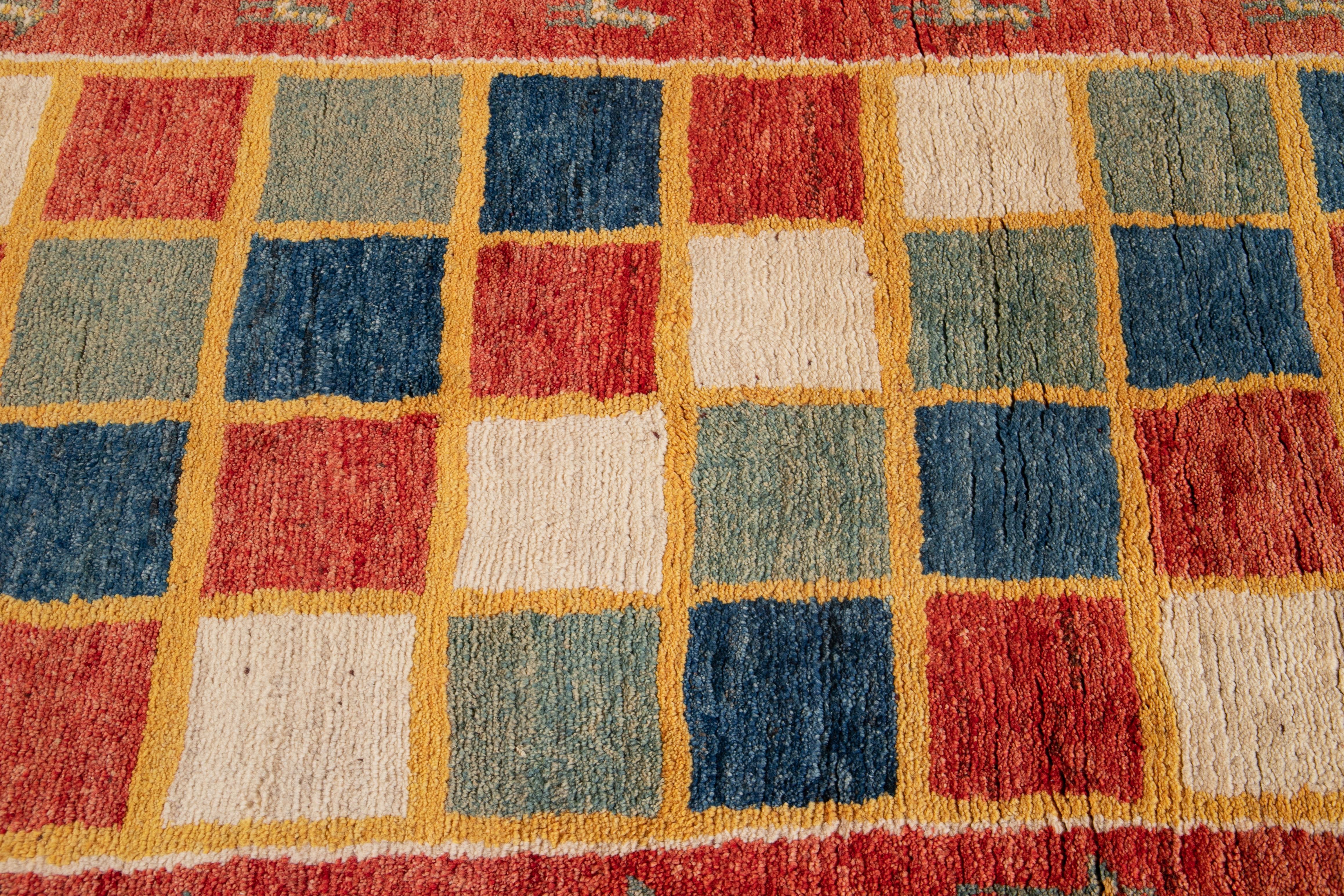 Moderner moderner handgefertigter persischer Gabbeh-Wollteppich mit Karomuster im Angebot 1