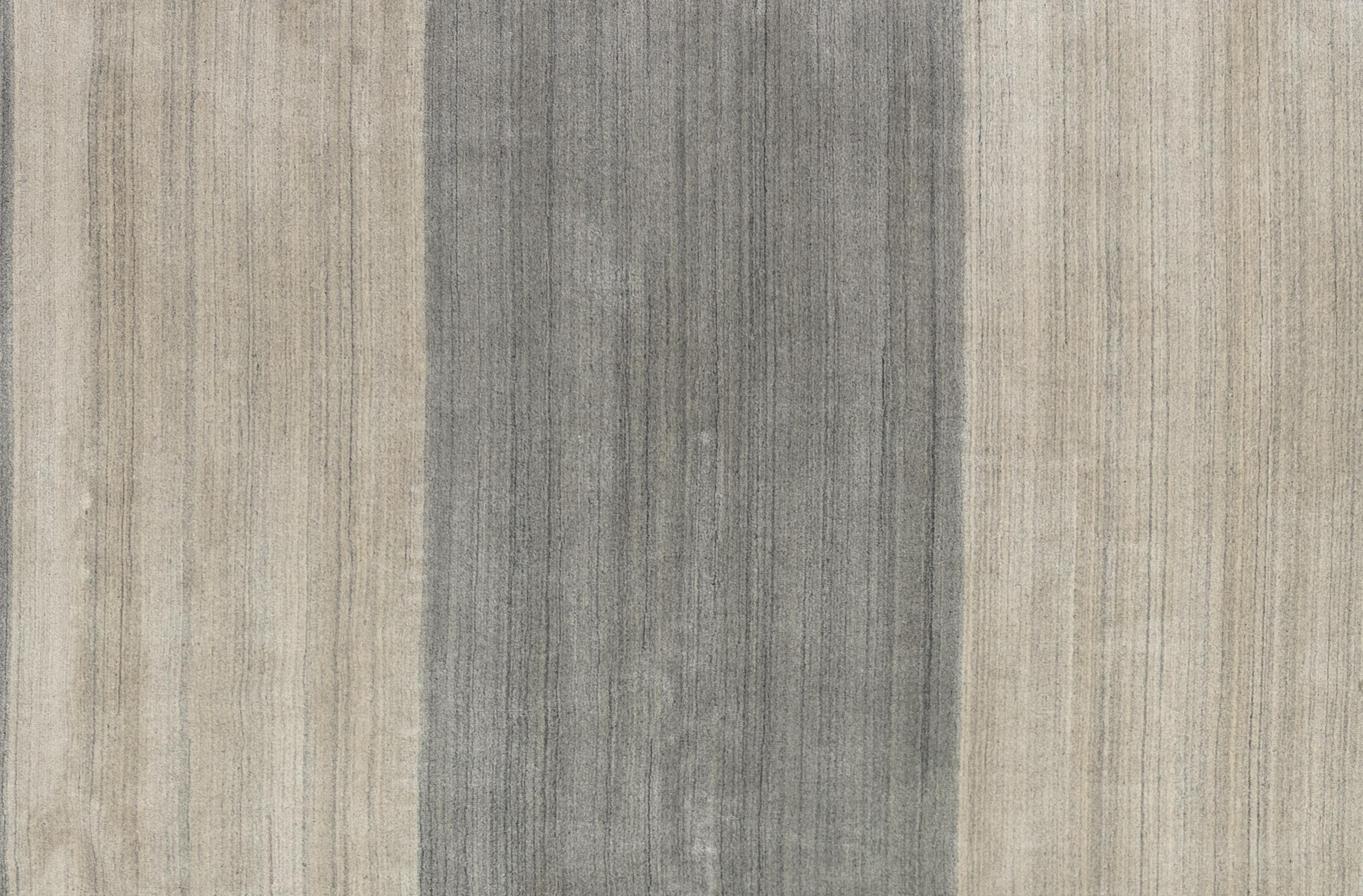 Verwandeln Sie Ihren Lebensraum in ein Heiligtum aus Komfort und Stil mit unserem fesselnden Gabbeh-Teppich. Jeder Gabbeh-Teppich wird von Meisterhand mit viel Liebe zum Detail gewebt und erzählt durch seine satten Farben und von Stammesmotiven