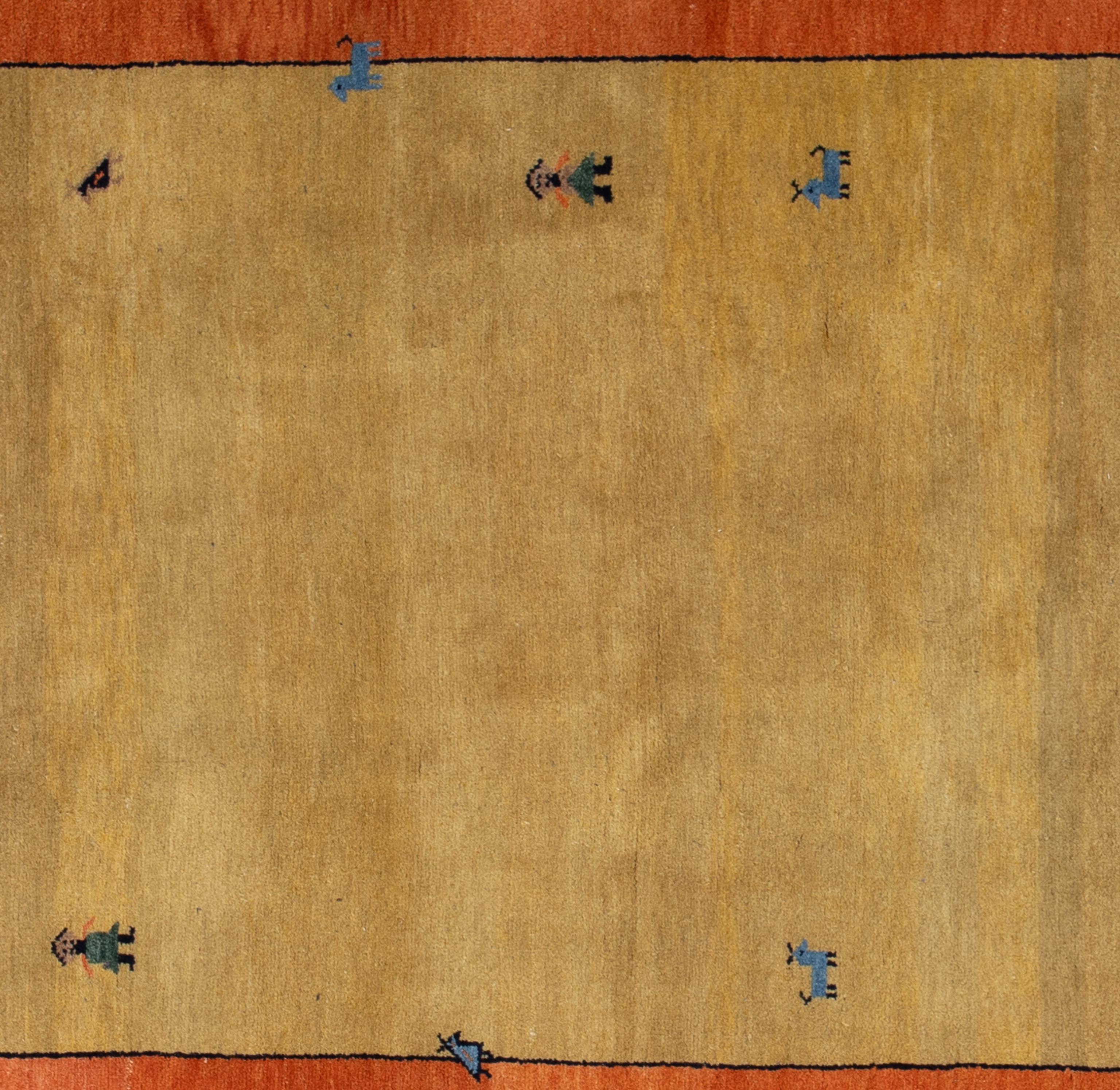 Verwandeln Sie Ihren Lebensraum in ein Heiligtum aus Komfort und Stil mit unserem fesselnden Gabbeh-Teppich. Jeder Gabbeh-Teppich wird von Meisterhand mit viel Liebe zum Detail gewebt und erzählt durch seine Farbenpracht und die von Stämmen