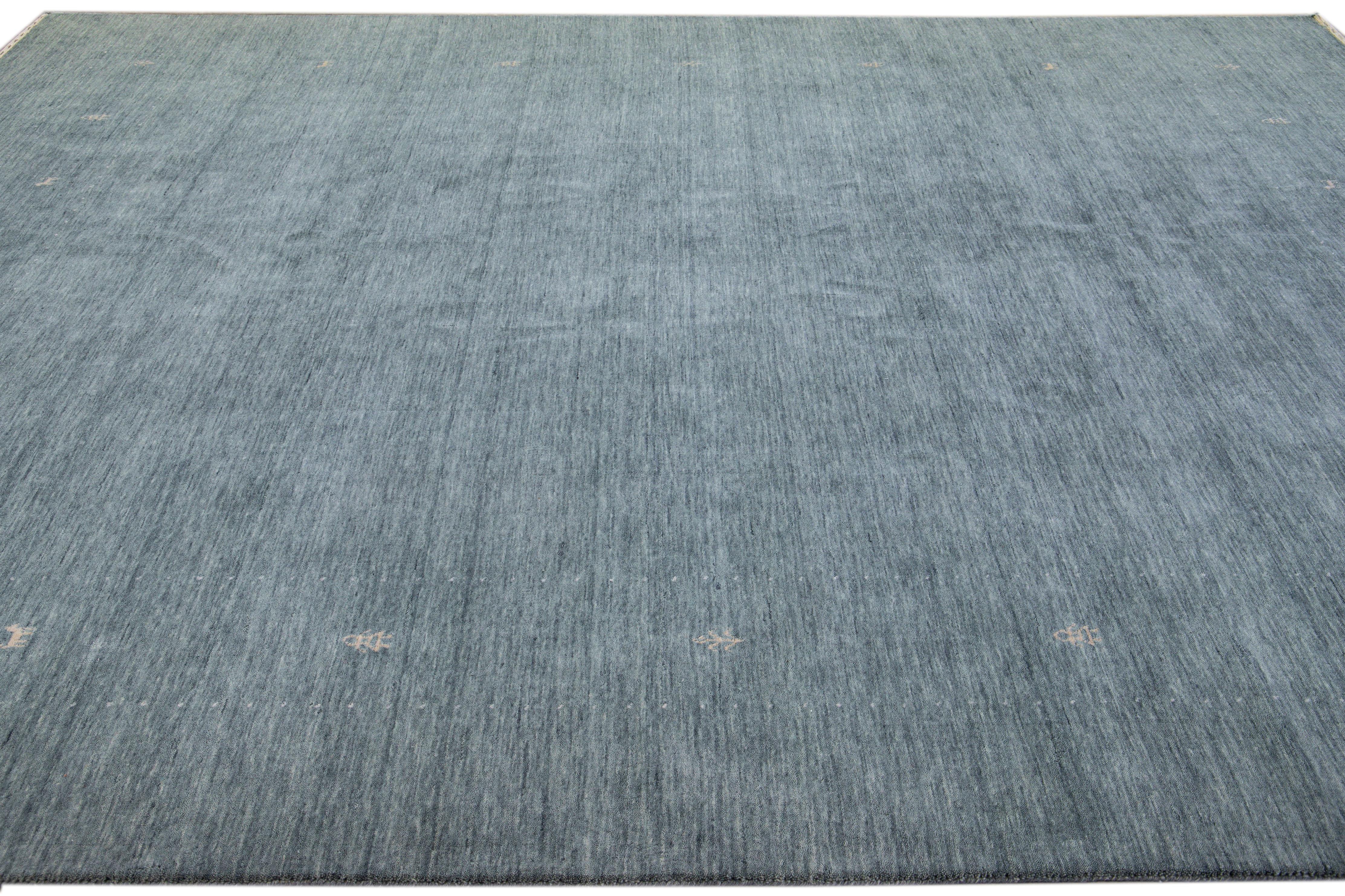 Modern Gabbeh Style Hand-Loom Light Gray Minimalism Pattern Wool Rug For Sale 2