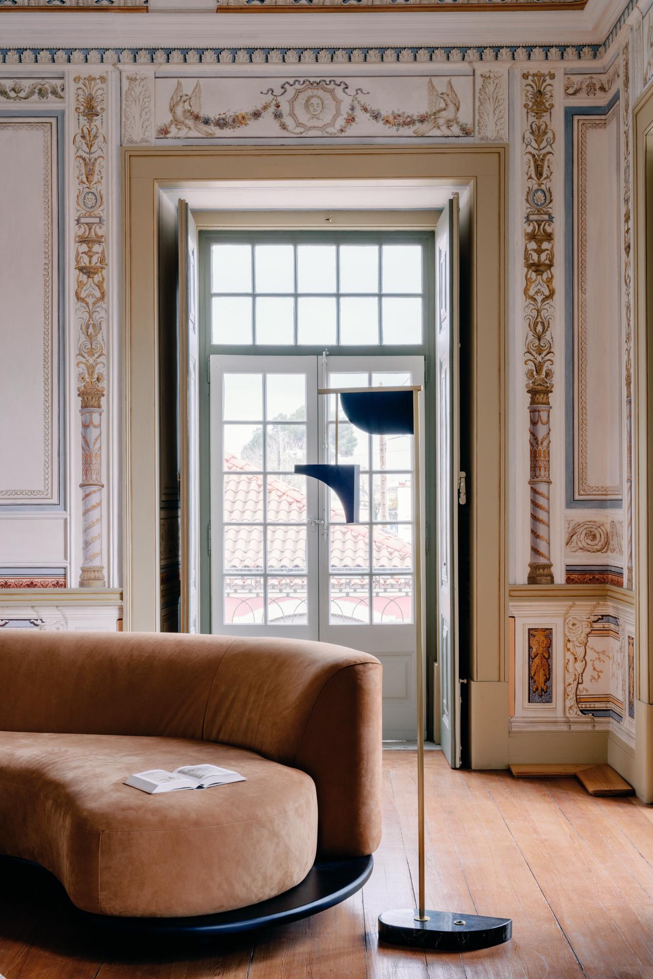 Modernes Galapinhos-Sofa, cremefarbenes Wollleinen, handgefertigt in Portugal von Greenapple im Angebot 3