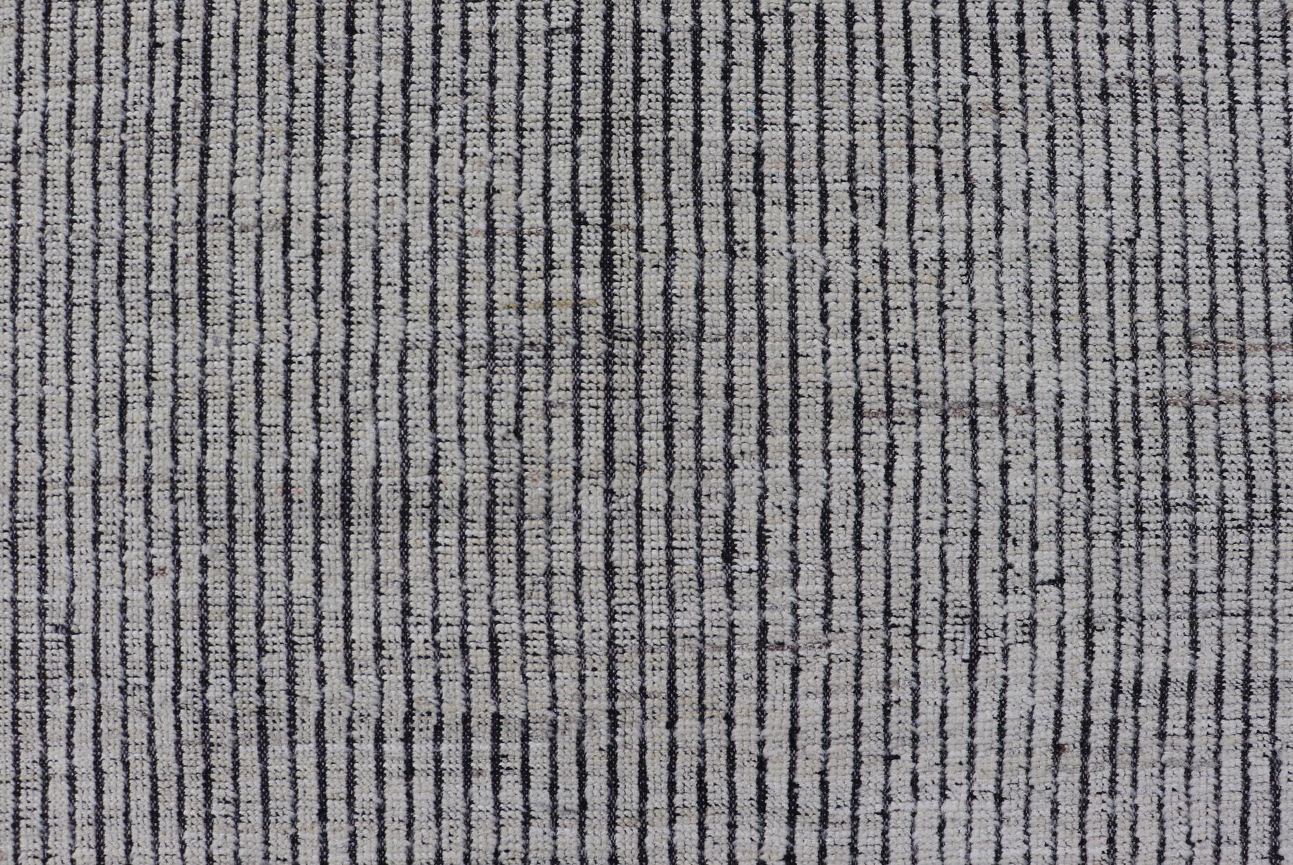 Modern Gallery Rug in White and Black background and Distressed Texture For Sale 2