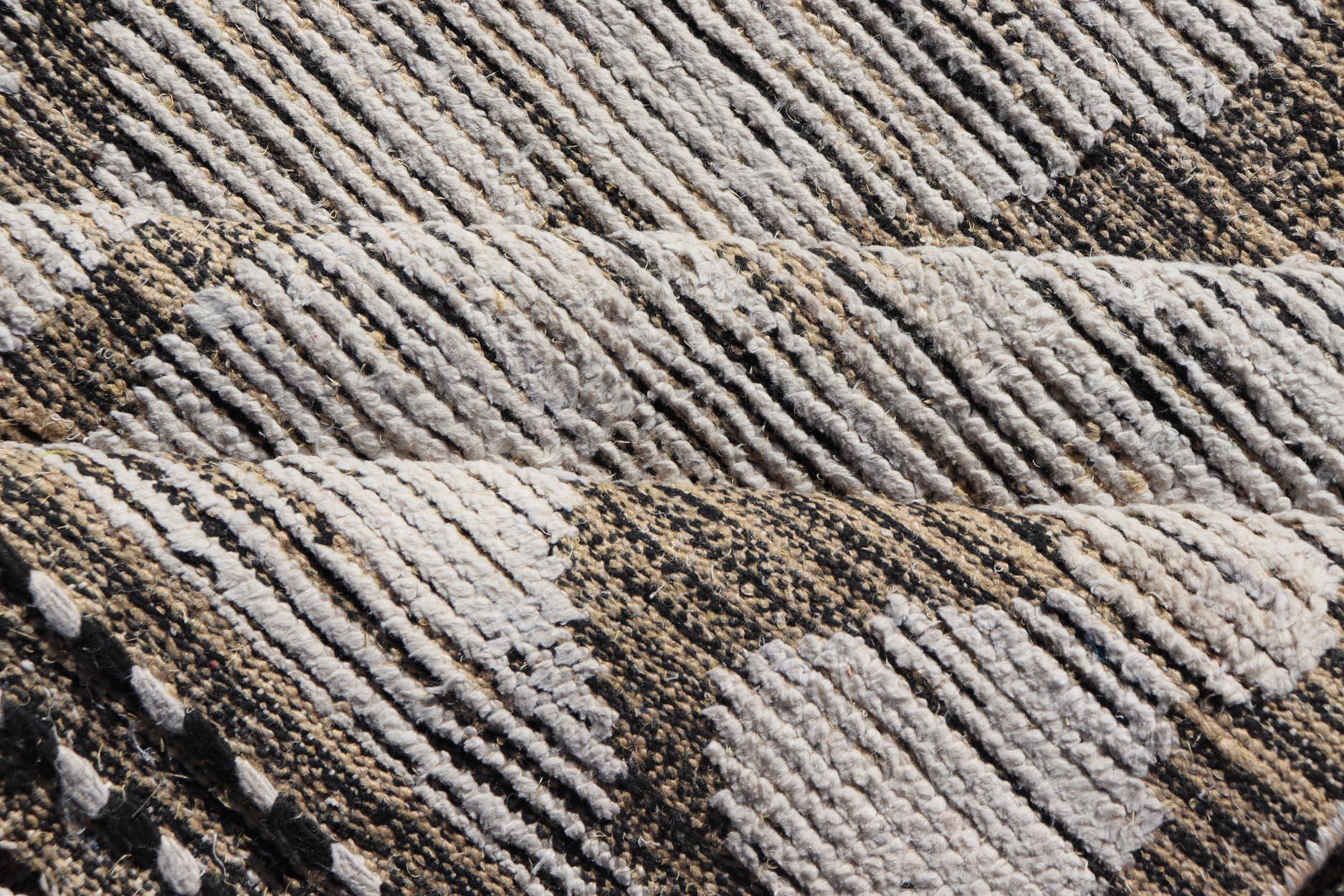 Modern Gallery Rug in Wool with Abstract Design 5'10
