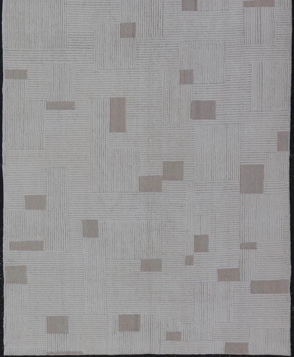 Lana Tappeto Gallery moderno con un sottile disegno a griglia in morbido avorio e taupe 5'4 x 12'8 in vendita