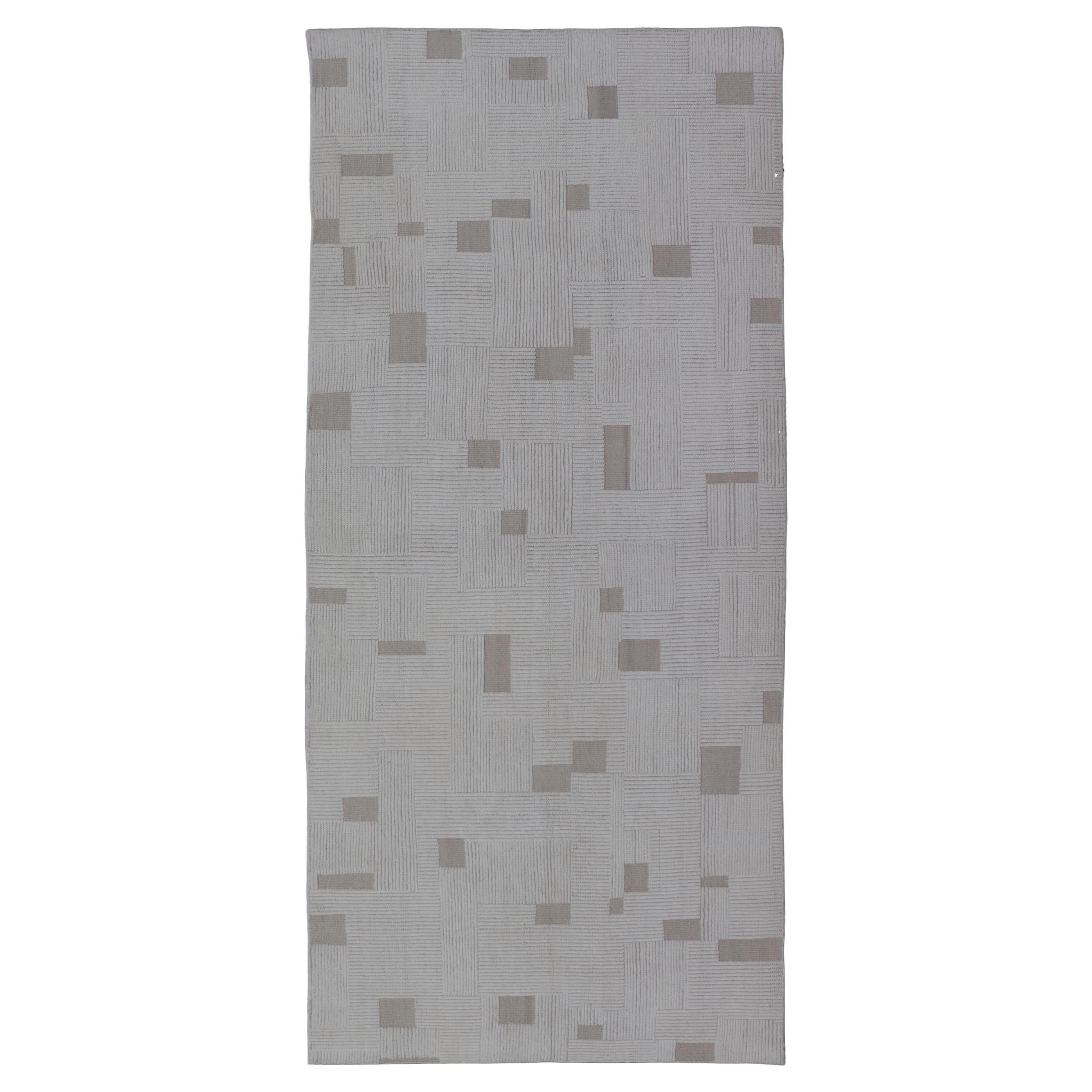 Tappeto Gallery moderno con un sottile disegno a griglia in morbido avorio e taupe 5'4 x 12'8 in vendita