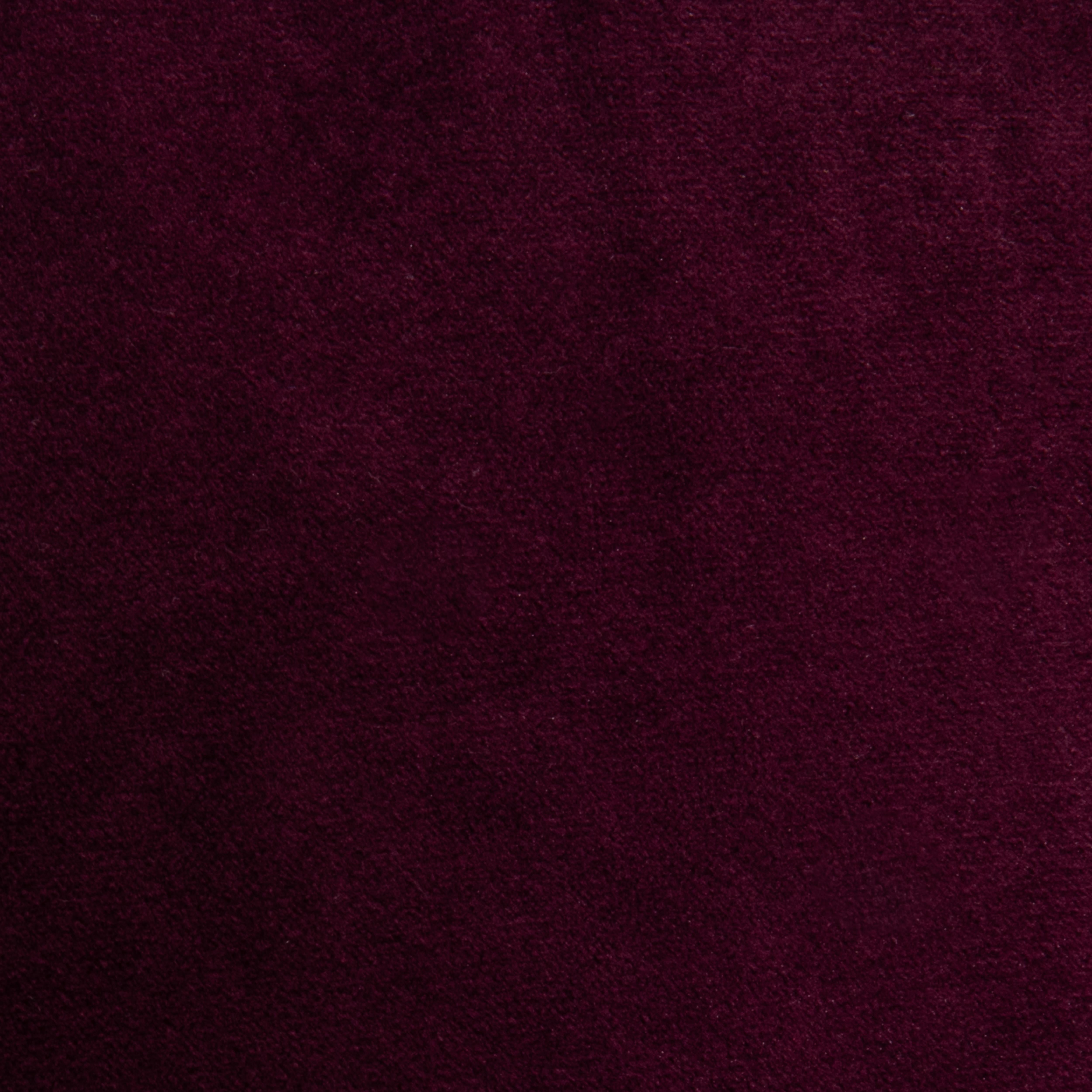 Immergi la tua casa nel lusso con il cuscino decorativo Modern Garnet Velvet di MOGUL, una fusione magistrale di eleganza, comfort e artigianalità. Questi cuscini, resi in una profonda tonalità Jewell, irradiano un calore ricco che trasforma