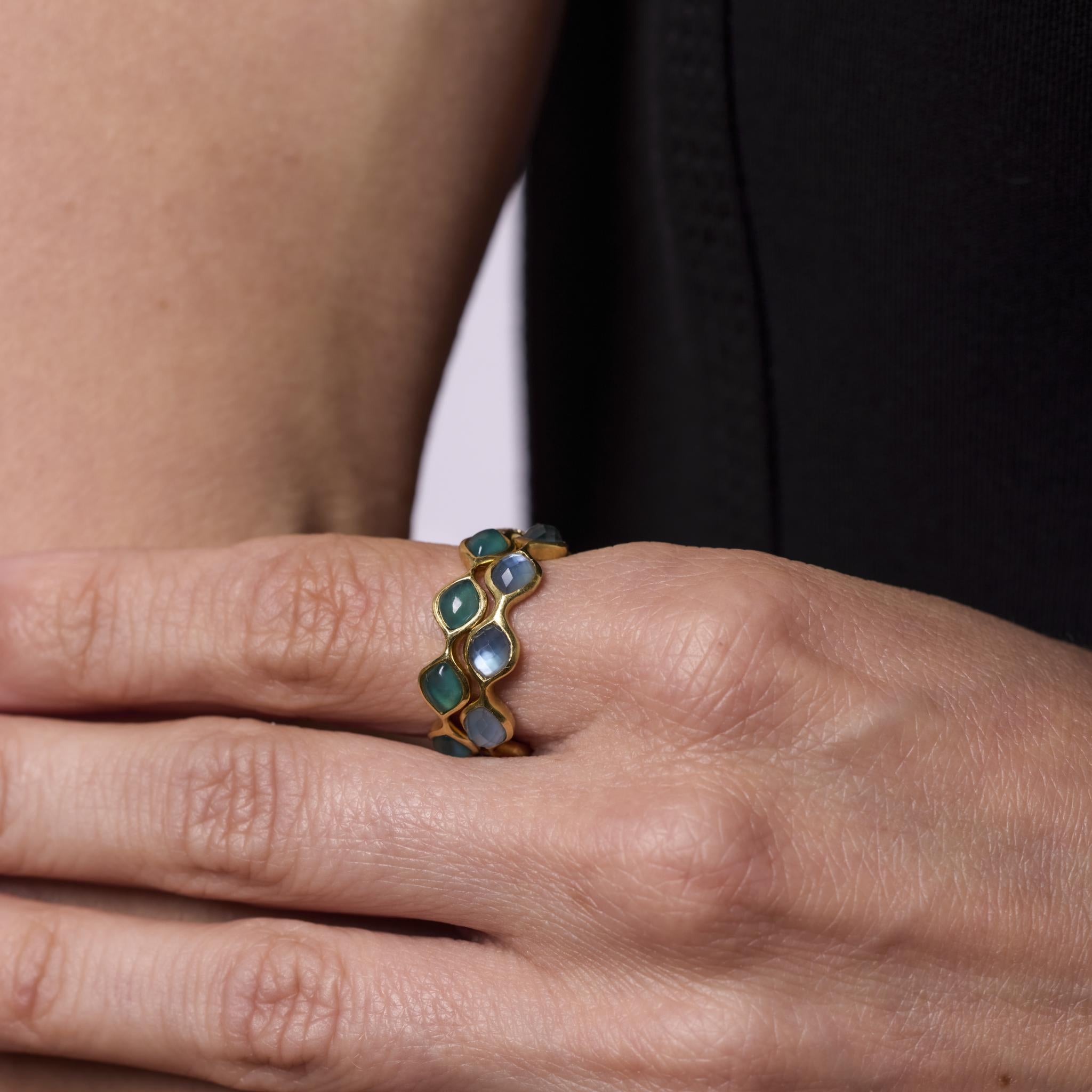 Modernes Ewigkeitsarmband aus 18k Gelbgold mit Edelsteinen und Diamanten im Zustand „Gut“ in Beverly Hills, CA