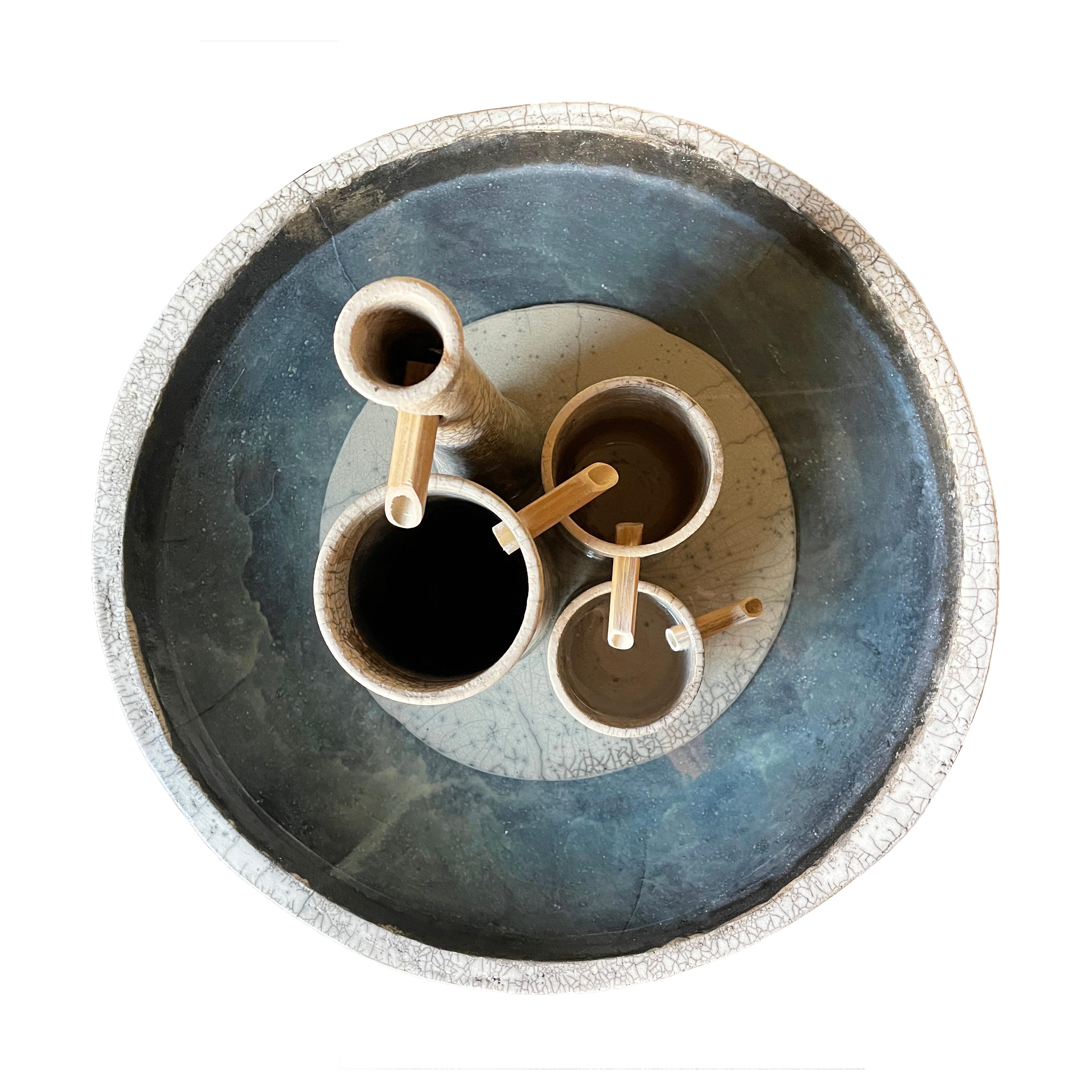 Runder Genesi-Brunnen aus Keramik in Weiß und Crackle Blue (Italienisch) im Angebot
