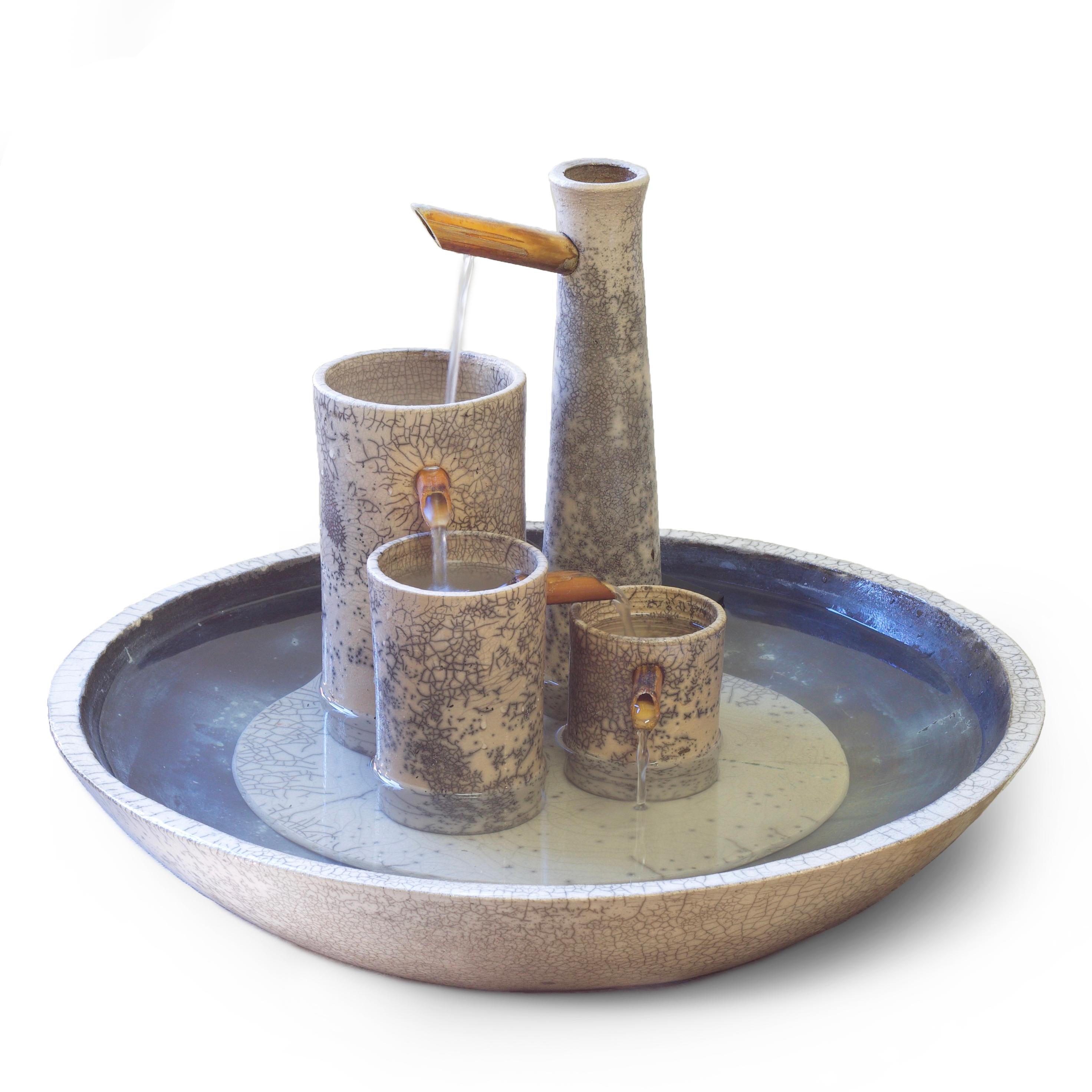 Runder Genesi-Brunnen aus Keramik in Weiß und Crackle Blue (Handgefertigt) im Angebot