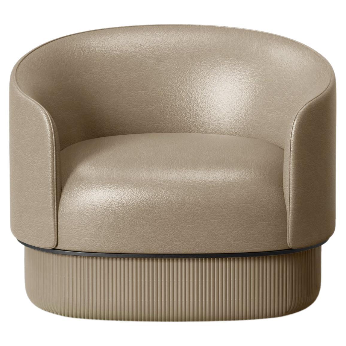 Modern Gentle Armchair in Cream Leather and Metal For Sale