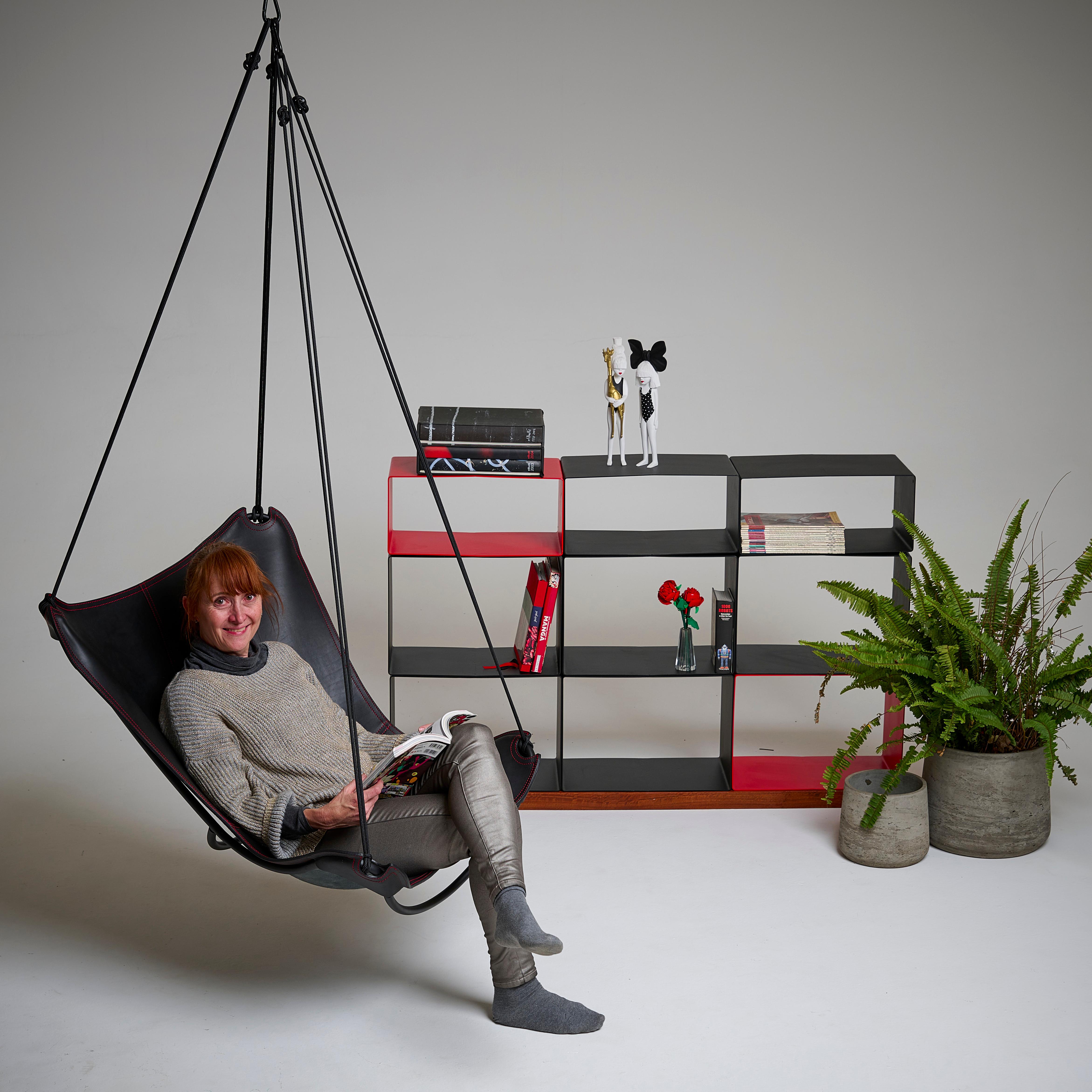 The Moderns Butterfly Hanging Swing Chair en cuir véritable en vente 1