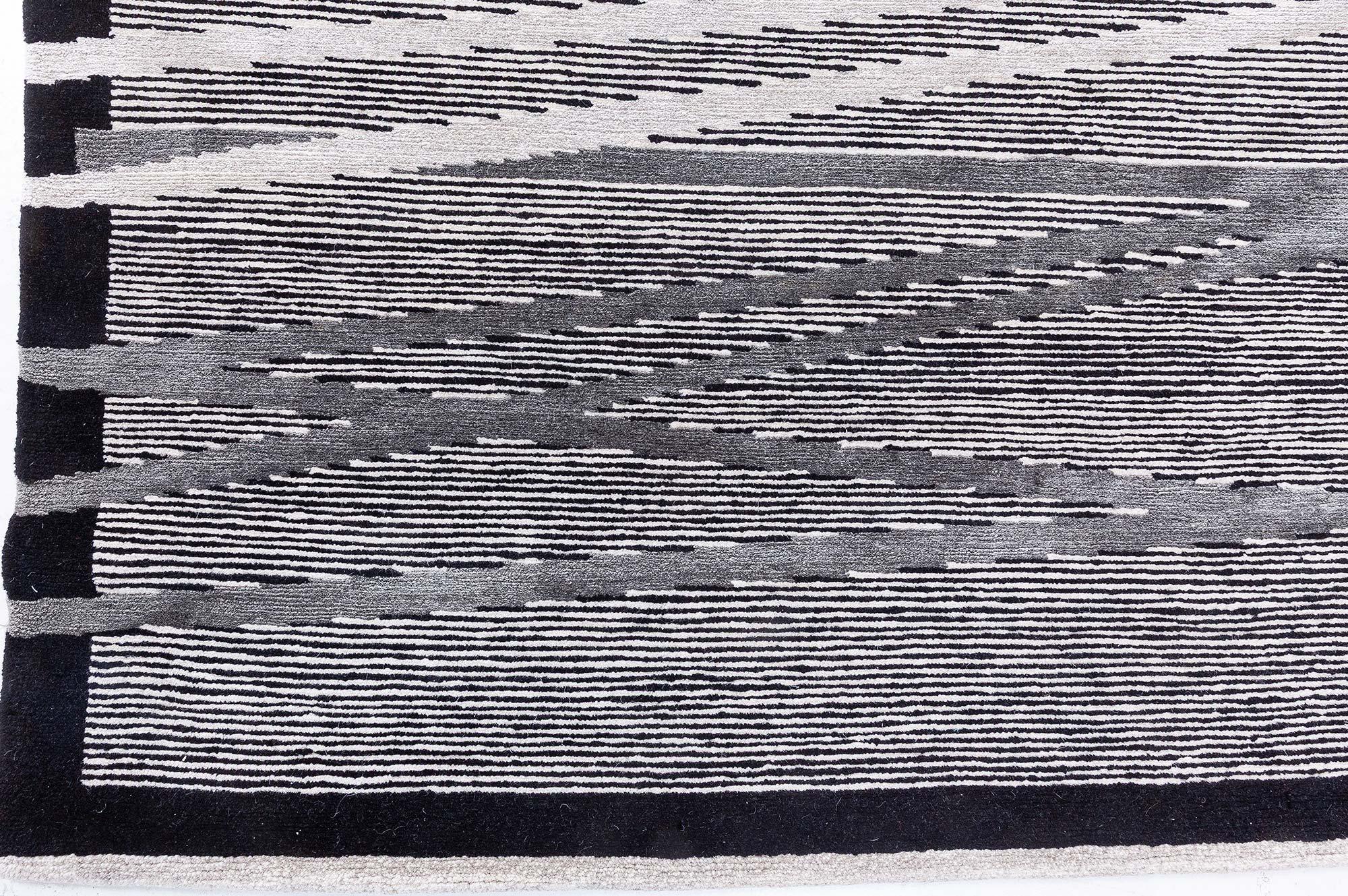 Moderner geometrischer Art-déco-Teppich aus Wolle und Seide in Blau und Grau von Doris Leslie Blau (Art déco) im Angebot