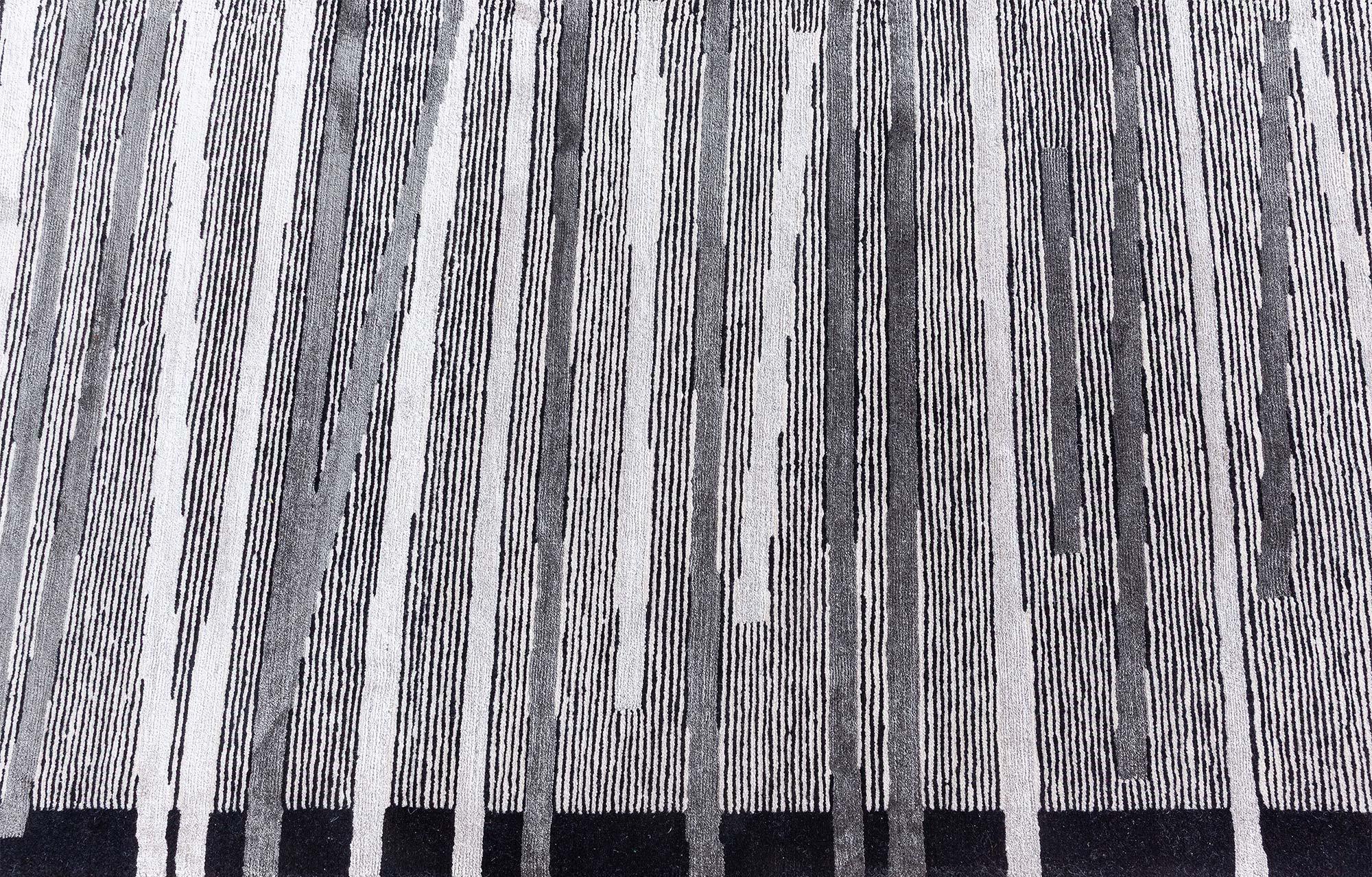 Moderner geometrischer Art-déco-Teppich aus Wolle und Seide in Blau und Grau von Doris Leslie Blau im Zustand „Neu“ im Angebot in New York, NY