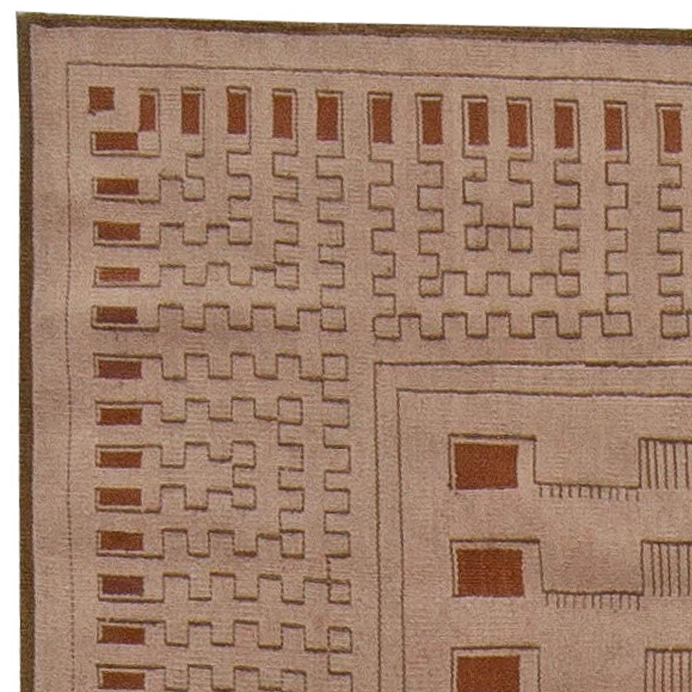 Modern Geometric Aubusson Style Beige Wool Rug by Doris Leslie Blau Anudado a mano en venta