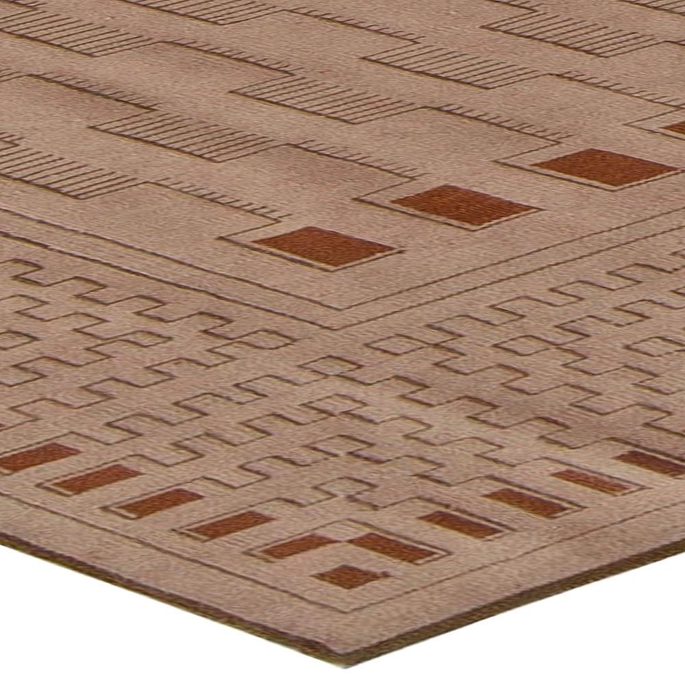 Modern Geometric Aubusson Style Beige Wool Rug by Doris Leslie Blau en Nuevo estado para la venta en New York, NY