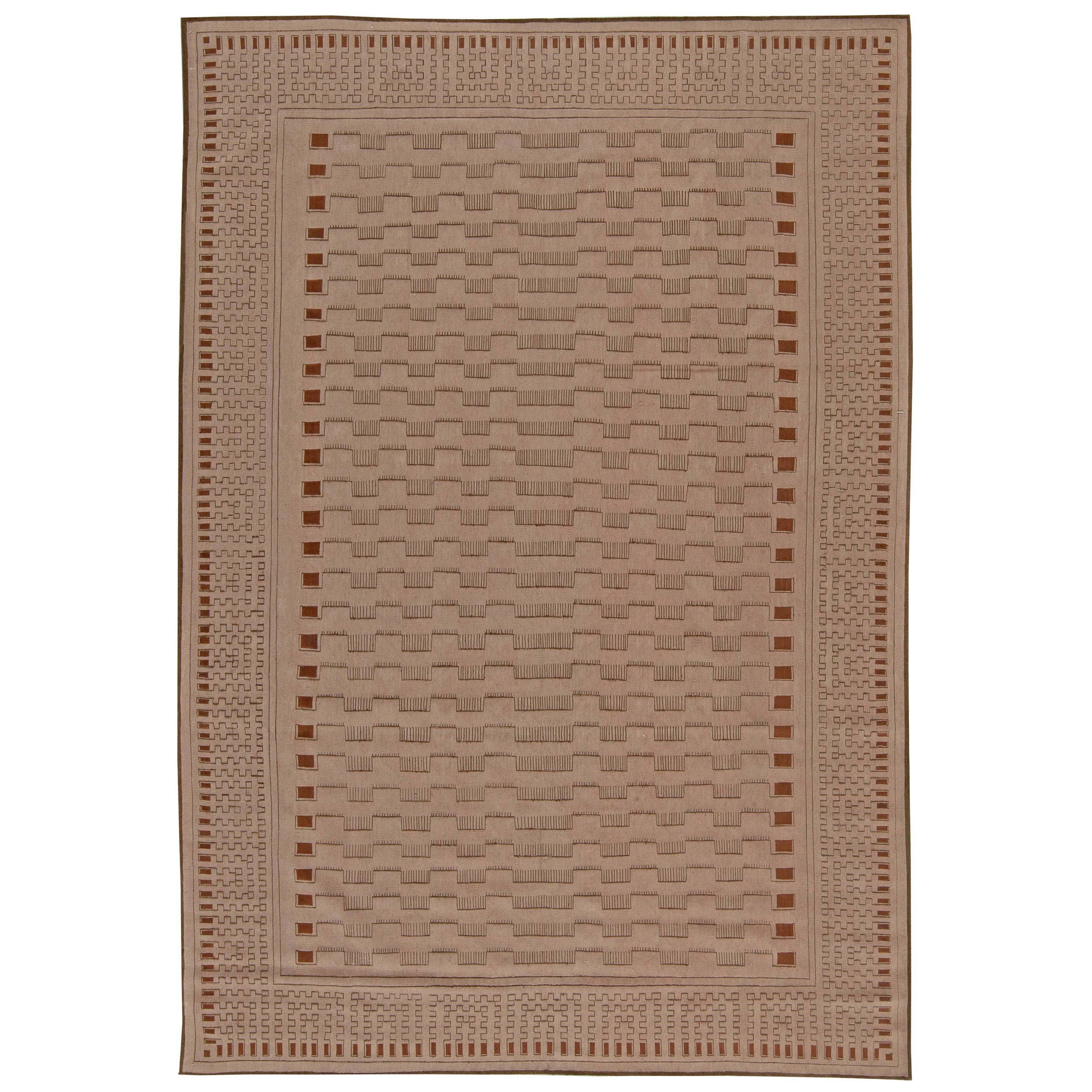Tappeto moderno geometrico in lana beige stile Aubusson di Doris Leslie Blau