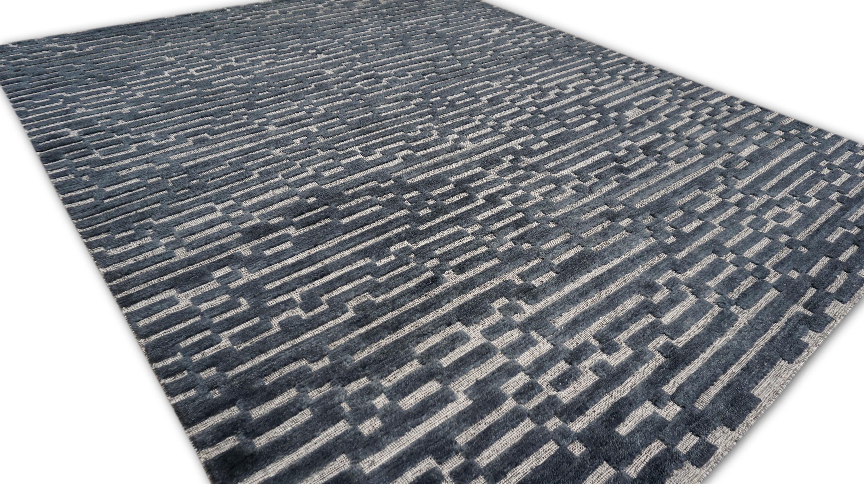 Modernes geometrisches Blau und Grau  Wollteppich 8'x10' (Handgeknüpft) im Angebot