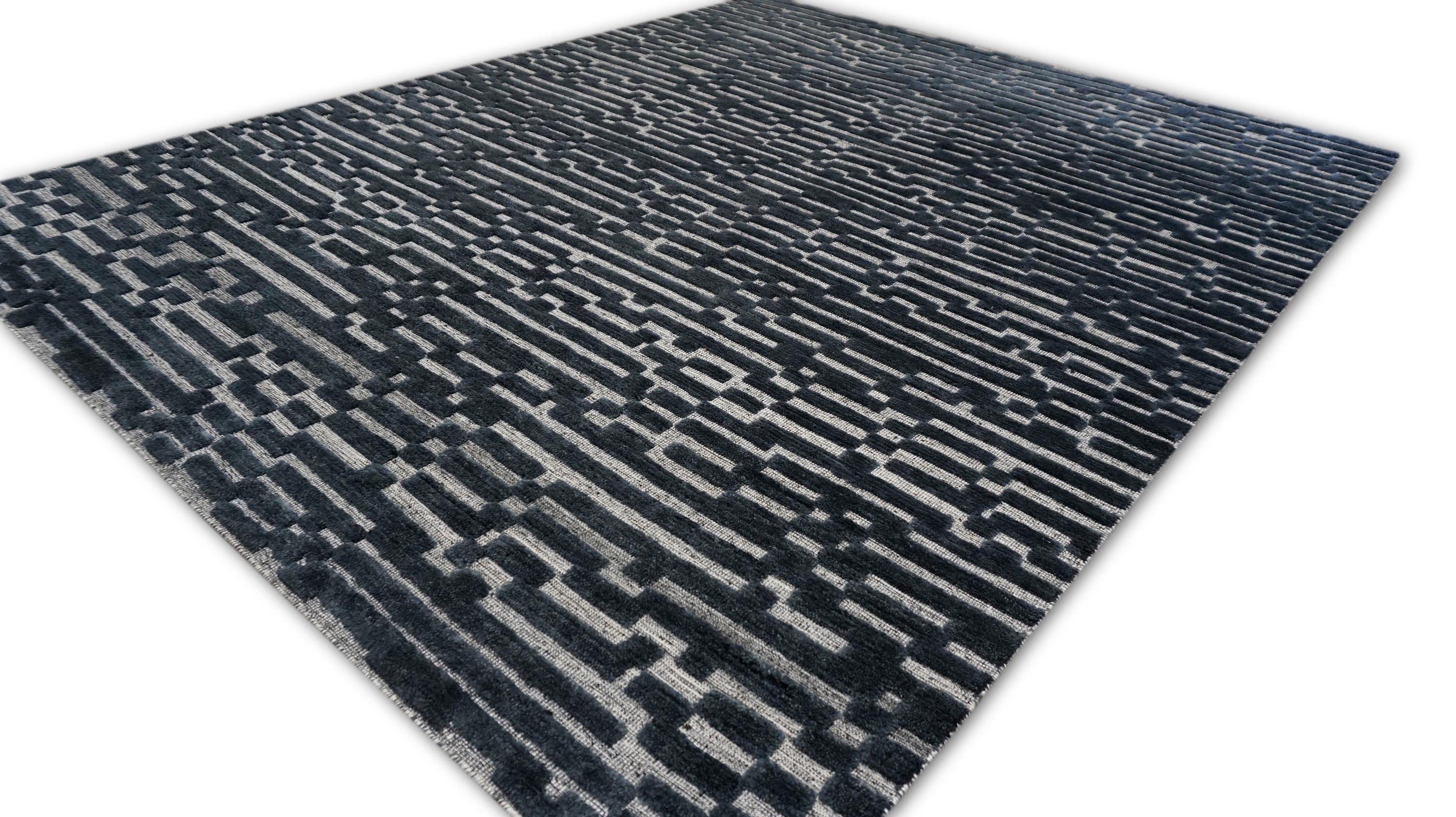 Modernes geometrisches Blau und Grau  Wollteppich 8'x10' (21. Jahrhundert und zeitgenössisch) im Angebot