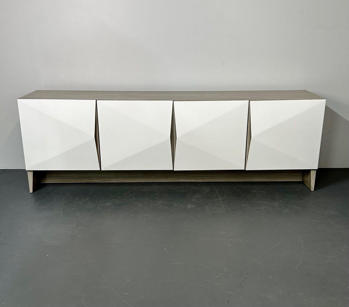 Modern geometric ceruse oak dresser, sideboard, cabinet, white lacquered.
 
A fine custom quality geometric front cabinet having a ceruse oak form case with four white lacquered doors leading to a fitted shelved interior. The whole on straight