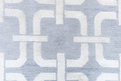 Tappeto moderno "Cadena" con motivo geometrico a maglie di catena, color grigio ardesia, di Doris Leslie Blau