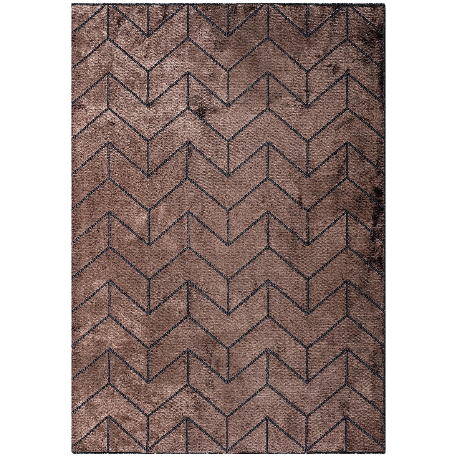 Moderner geometrischer Chevron-Teppich mit dunkelbraunen Holzkohle-Fransen Optionaler Luxus-Teppich im Angebot